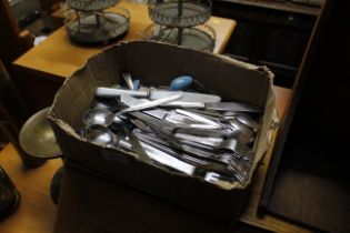 A quantity of various vintage stainless steel and other cutlery