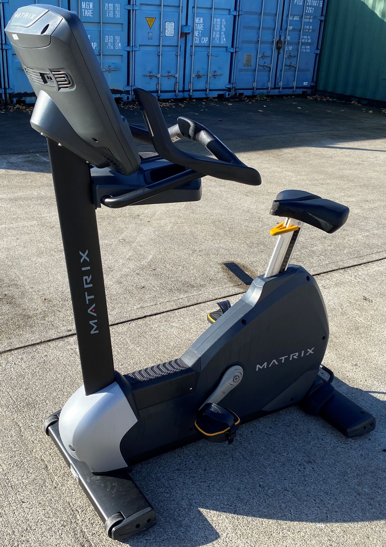 Matrix U5x Upright Cycle (YOM 2015) - Foam nose of seat is damaged (C5) - Image 6 of 8