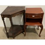 Oak corner table with bobbin support legs/columns 74cm high and a reproduction mahogany finish