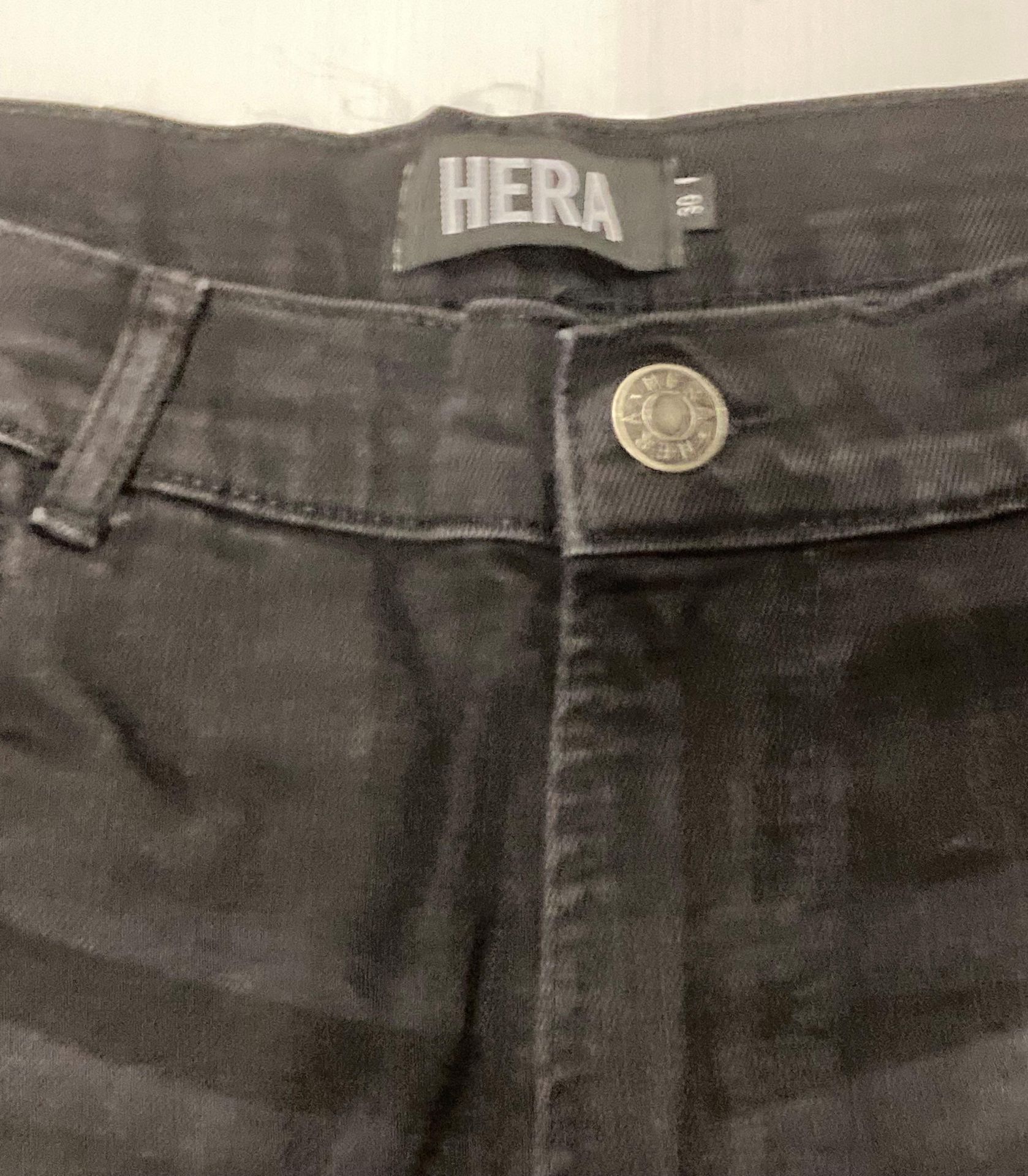 5 x items - 4 x Hera blue denim shorts (size 30) and 1 x Hera black denim shorts (size 28) - Image 4 of 4