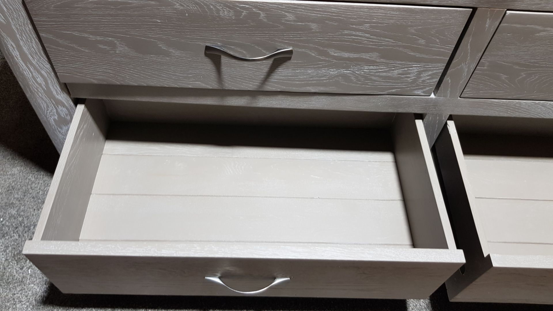 Willow Solid Oak With Grey Wash 7 Drawer Chest. Dimensions: (H78x W140x D45cm). - Image 18 of 19