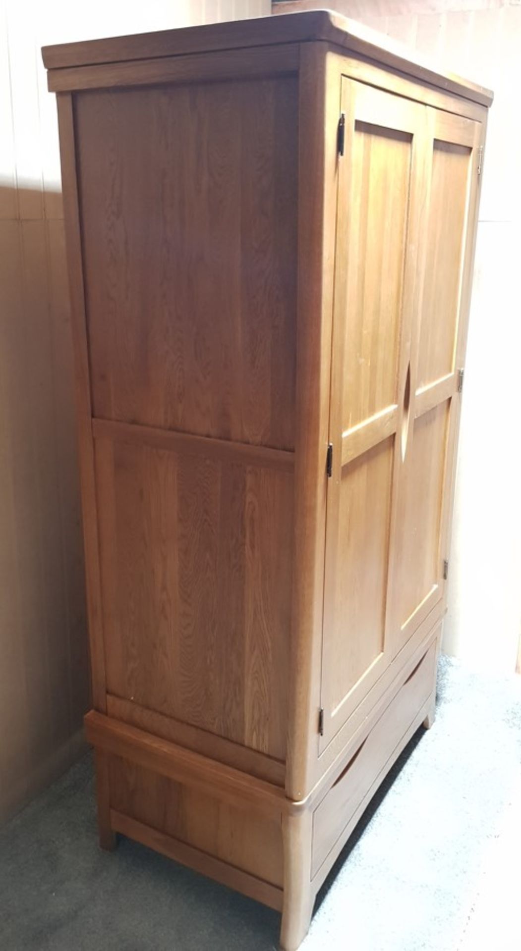 Orrick Rustic Solid Oak Double Wardrobe. Dimensions: (H185x W100x D56cm). (Unused, Ex Display). - Image 5 of 15