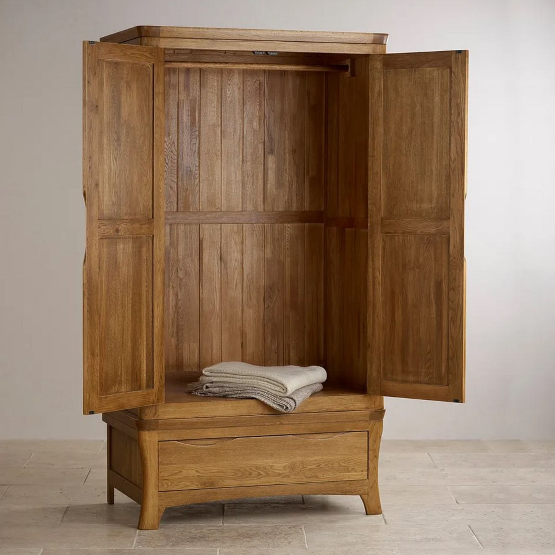 Orrick Rustic Solid Oak Double Wardrobe. Dimensions: (H185x W100x D56cm). (Unused, Ex Display). - Image 2 of 15