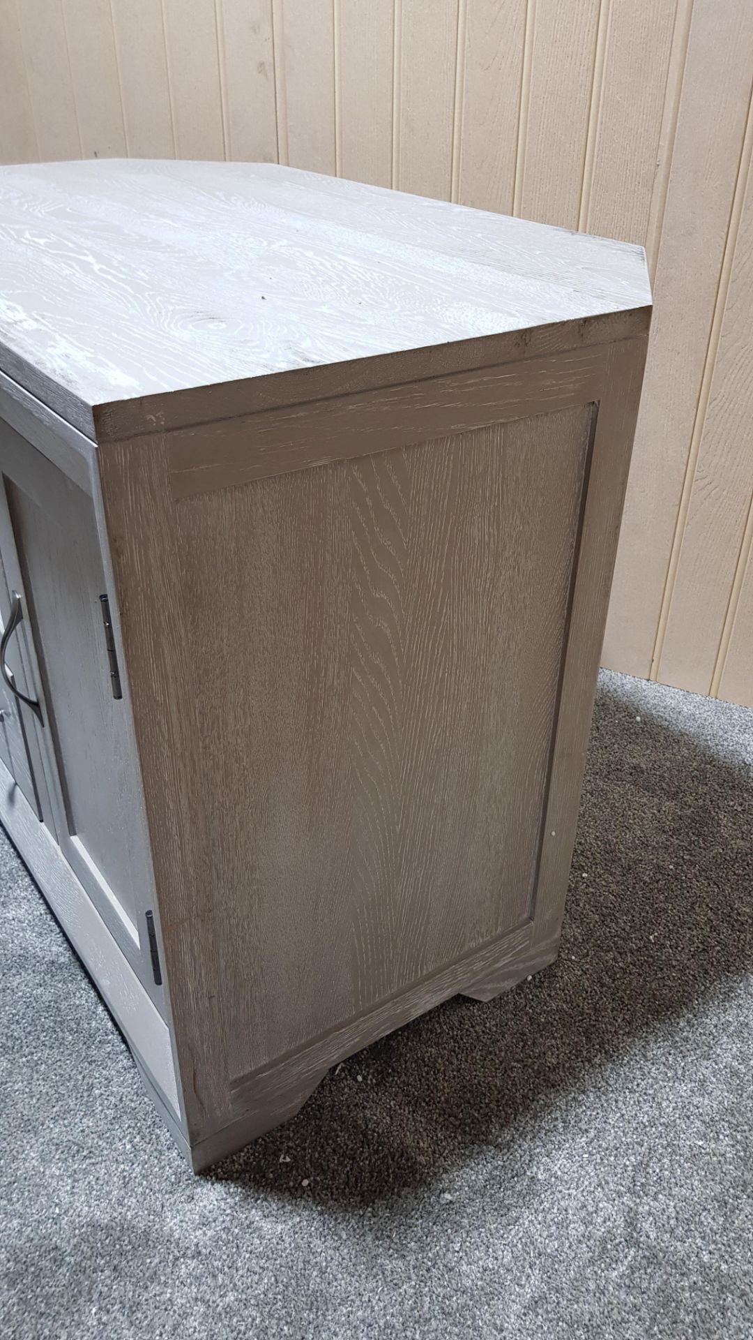 Willow Solid Oak With Grey Wash Corner TV Unit. Dimensions: (H64x W93x D55cm). - Image 9 of 18
