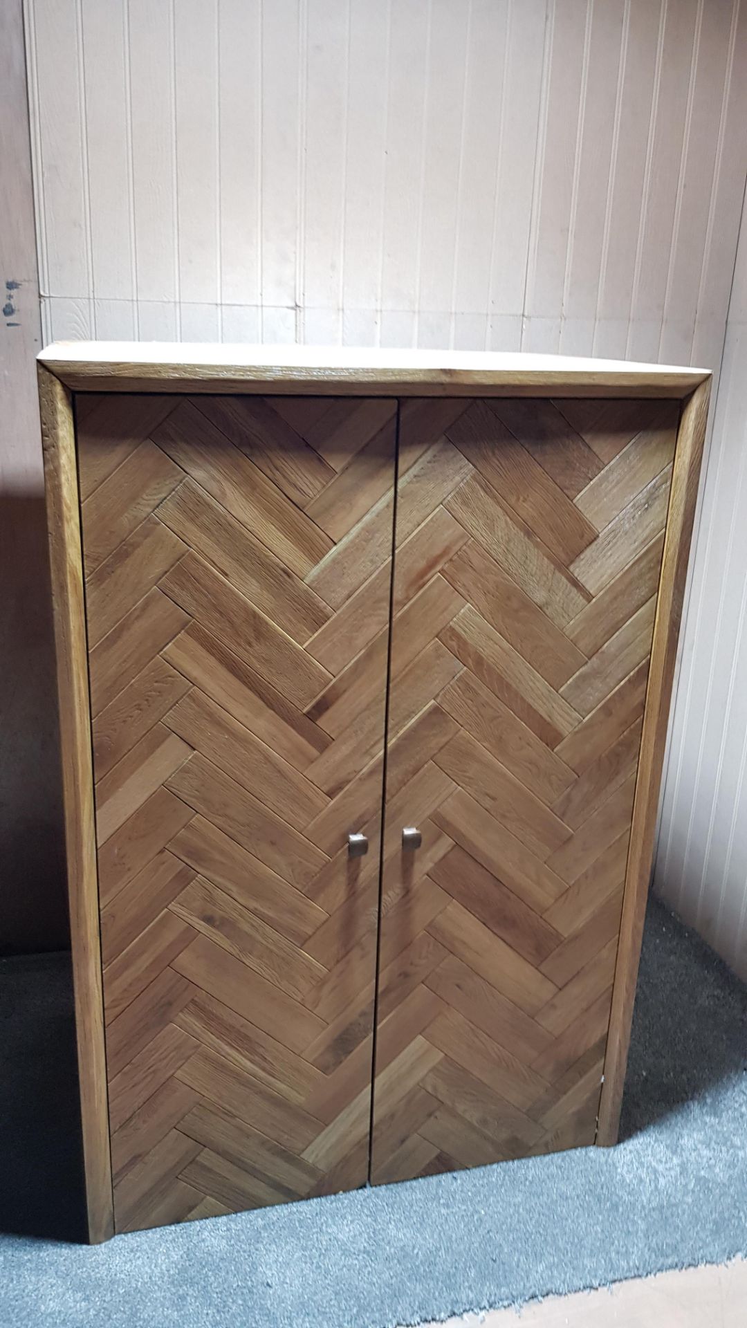 Parquet Brushed And Glazed Solid Oak Double Wardrobe. Dimensions: (H146x W95x D65cm). - Image 3 of 15