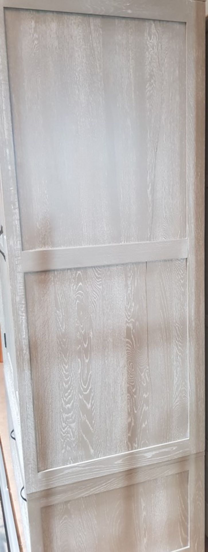 Willow Solid Oak With Light Grey Wash Double Wardrobe. Dimensions: (H185x W100x D60cm). - Image 21 of 22