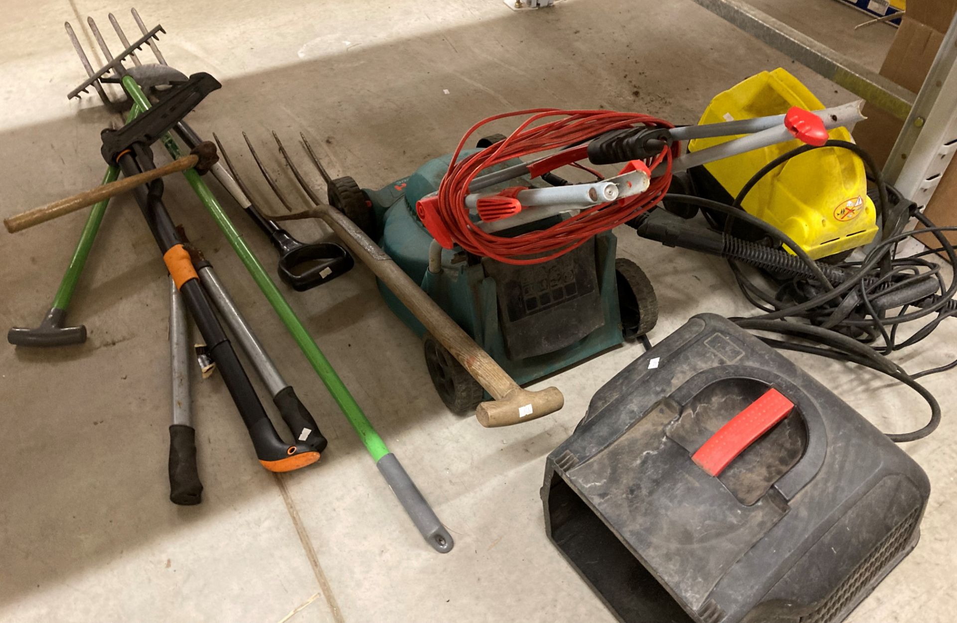 7 assorted garden tools - a Bosch rotary mower and a small pressure washer (Saleroom location: K06