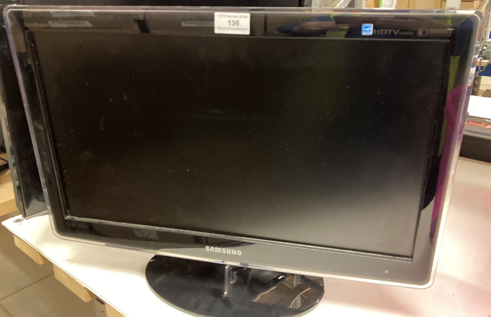 Samsung 22 inch HD TV complete with power lead - no remote (no test) (Saleroom location: D05)