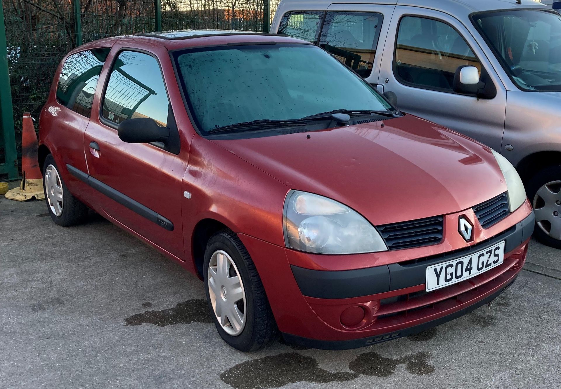 RENAULT CLIO EXPRESSION 16V (1149cc) THREE DOOR HATCHBACK - Petrol - Red.