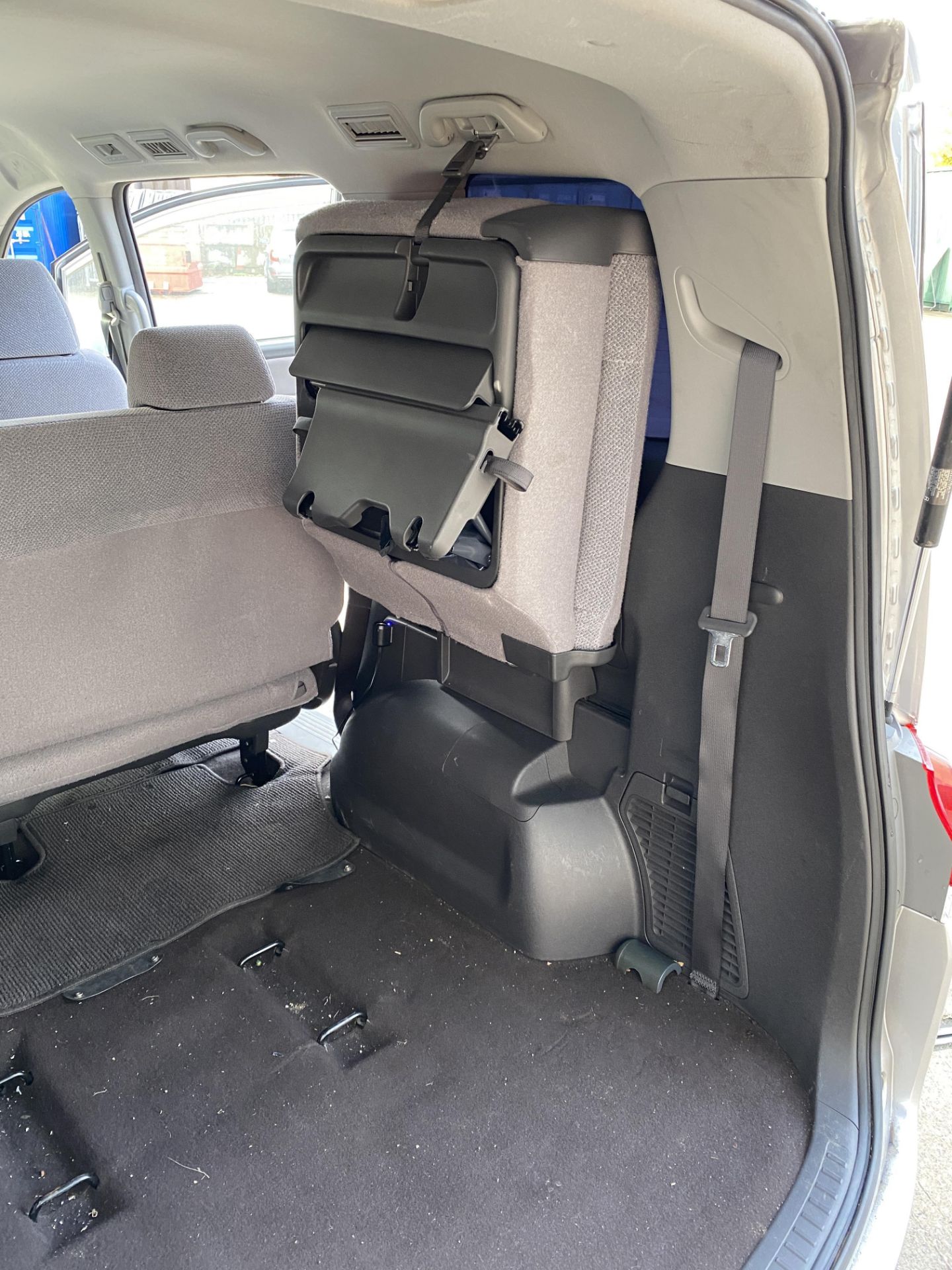 HONDA STEPWAGON 2.0 AUTOMATIC 8 SEATER MPV - Petrol - Silver - Grey cloth interior - IMPORT VEHICLE. - Image 19 of 26