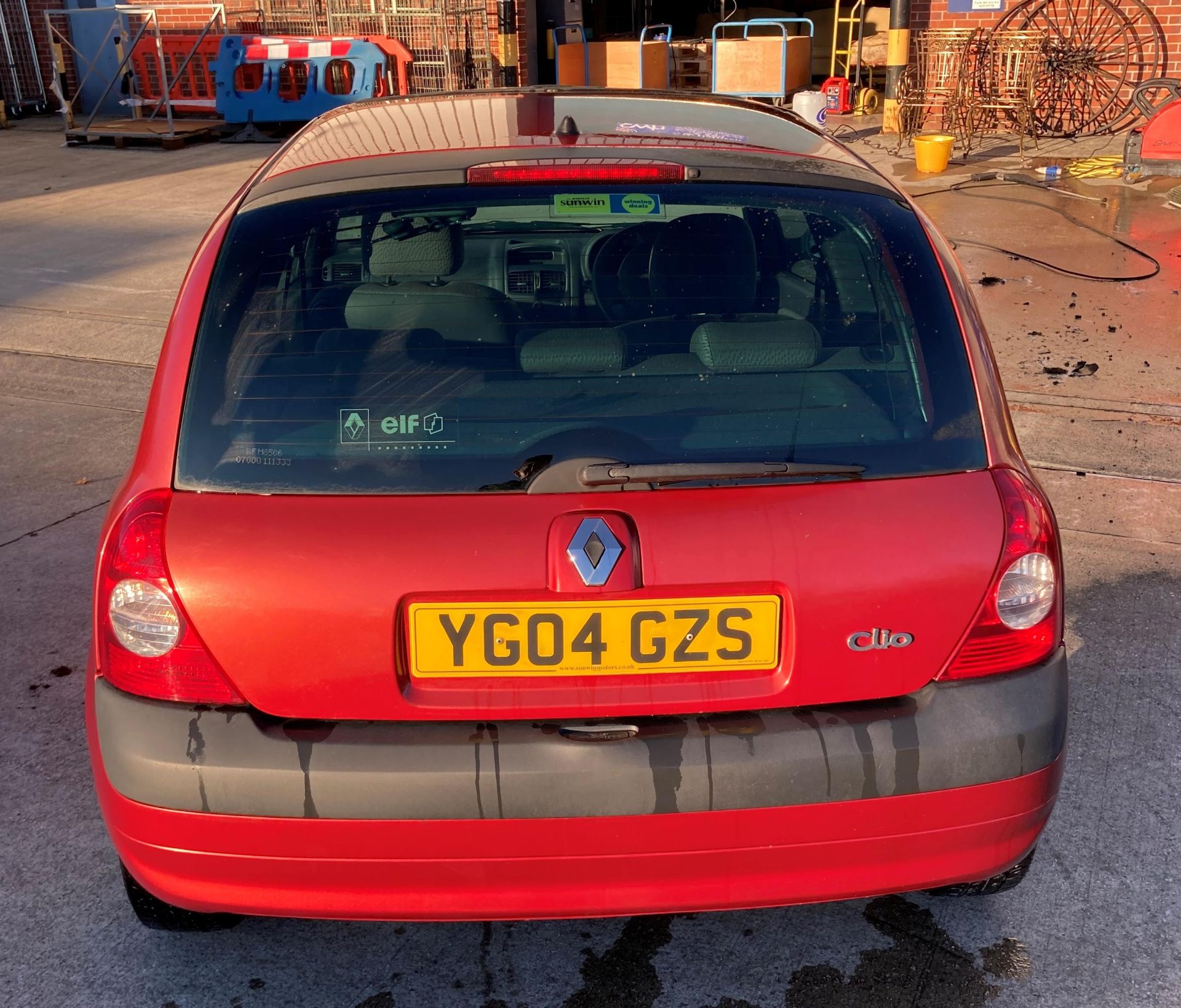 RENAULT CLIO EXPRESSION 16V (1149cc) THREE DOOR HATCHBACK - Petrol - Red. - Image 9 of 15