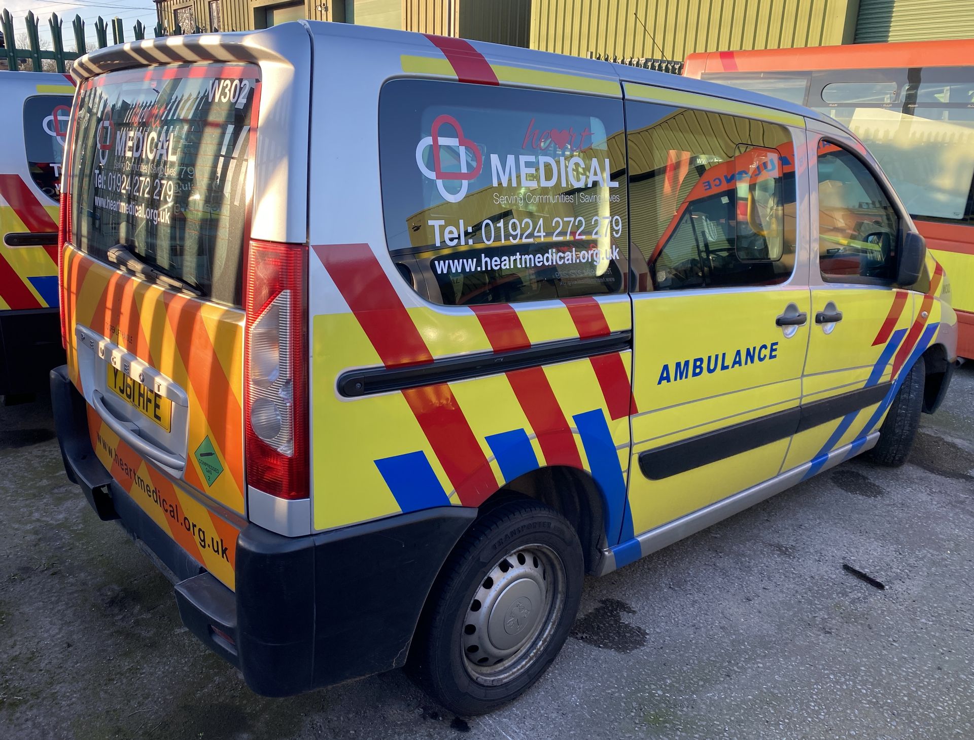 PEUGEOT EXPERT TEPEE COMFORT HDI VAN LIVERIED UP AS AN AMBULANCE - Diesel - Silver. - Image 4 of 16