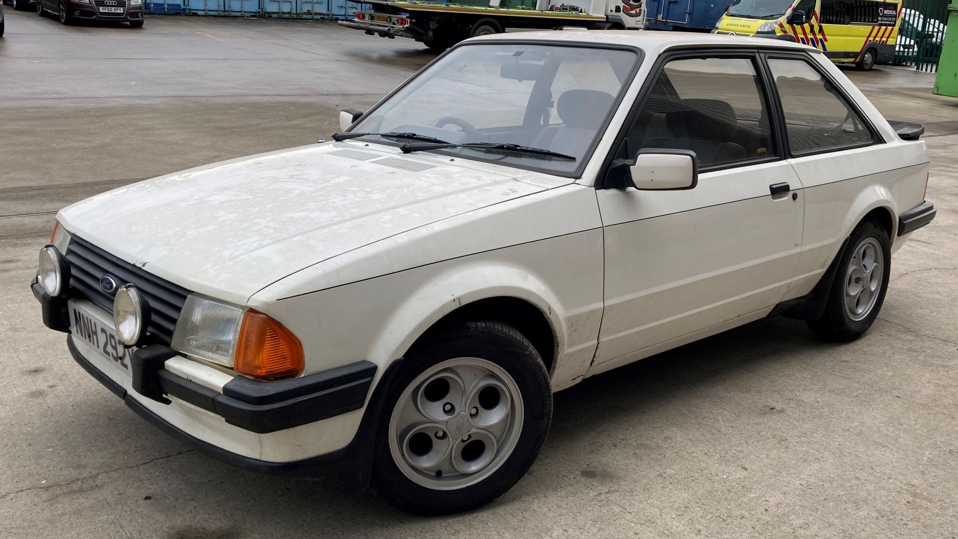 FORD ESCORT 1.6 XR3i THREE DOOR HATCHBACK - Petrol - White. - Image 2 of 23