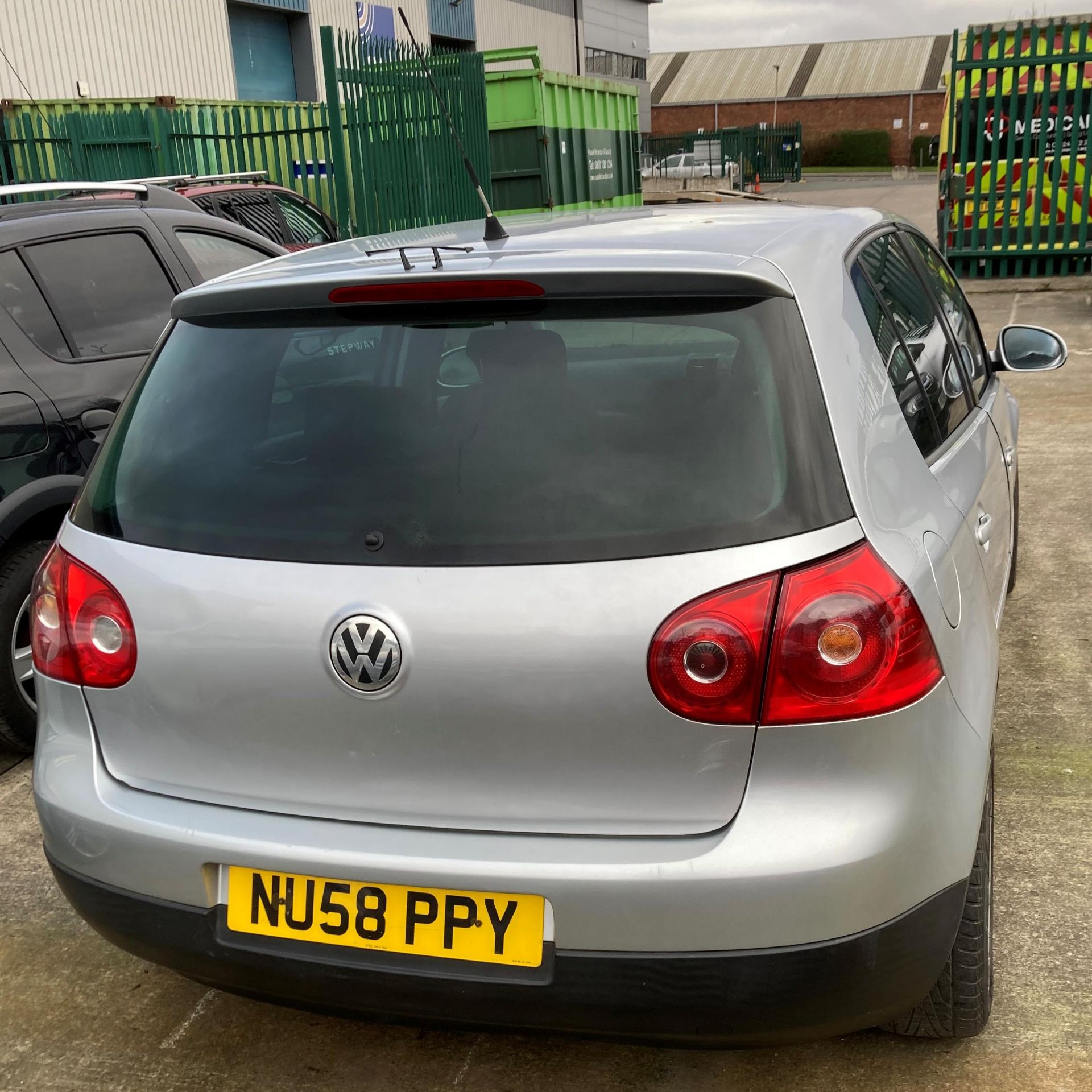 VOLKSWAGEN GOLF MATCH TDi 105 FIVE DOOR HATCHBACK - Diesel - Silver. - Image 5 of 10