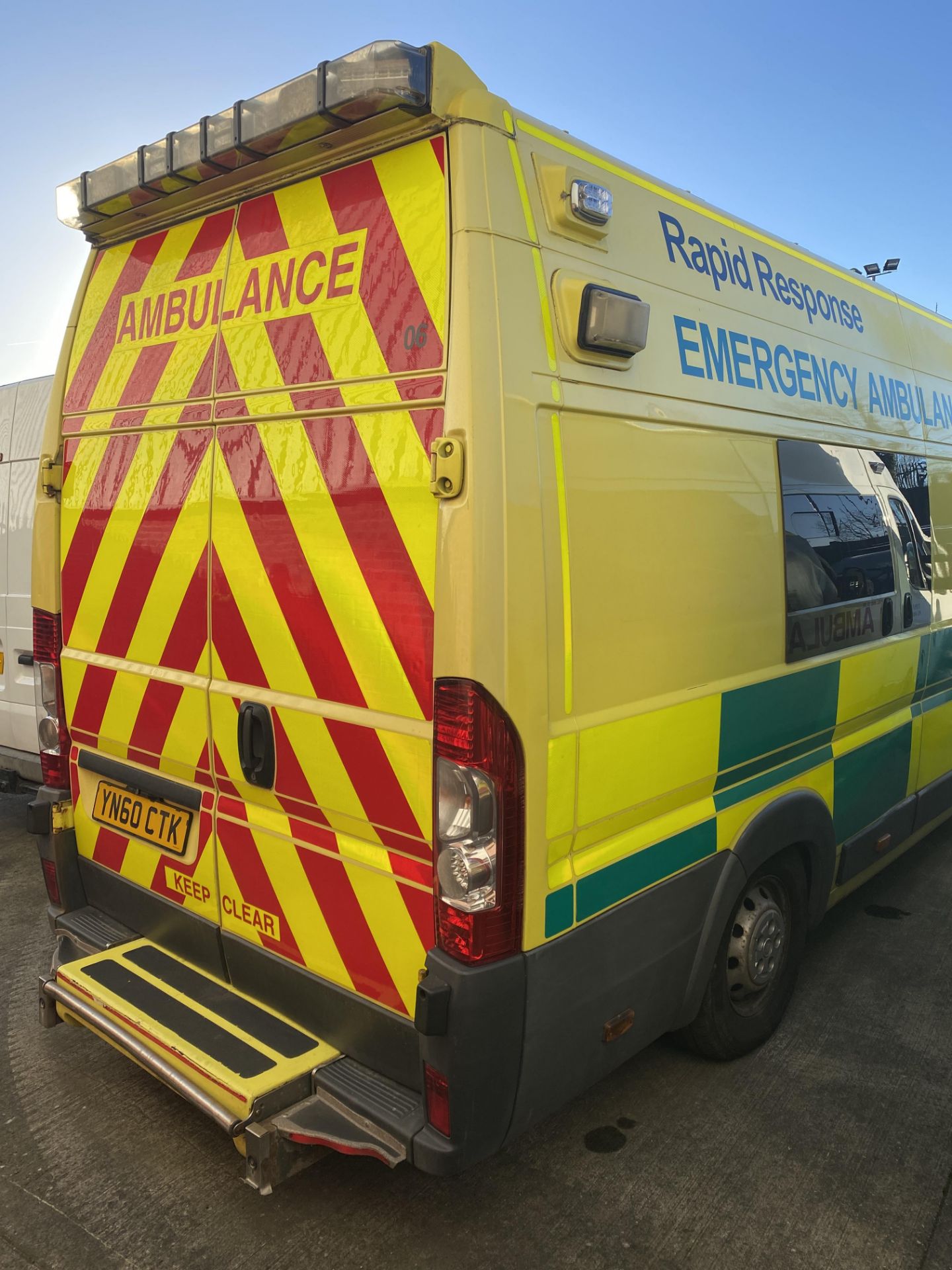 FIAT DUCATO 40 MAXI 160 M-JET VAN LIVERIED UP AS AN AMBULANCE - Diesel - Yellow. - Image 15 of 23
