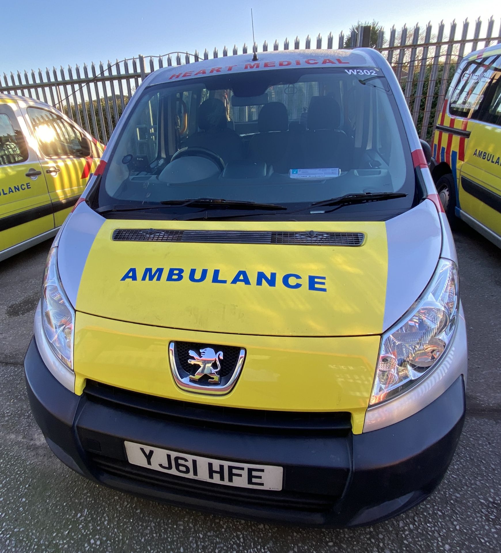 PEUGEOT EXPERT TEPEE COMFORT HDI VAN LIVERIED UP AS AN AMBULANCE - Diesel - Silver. - Image 3 of 16