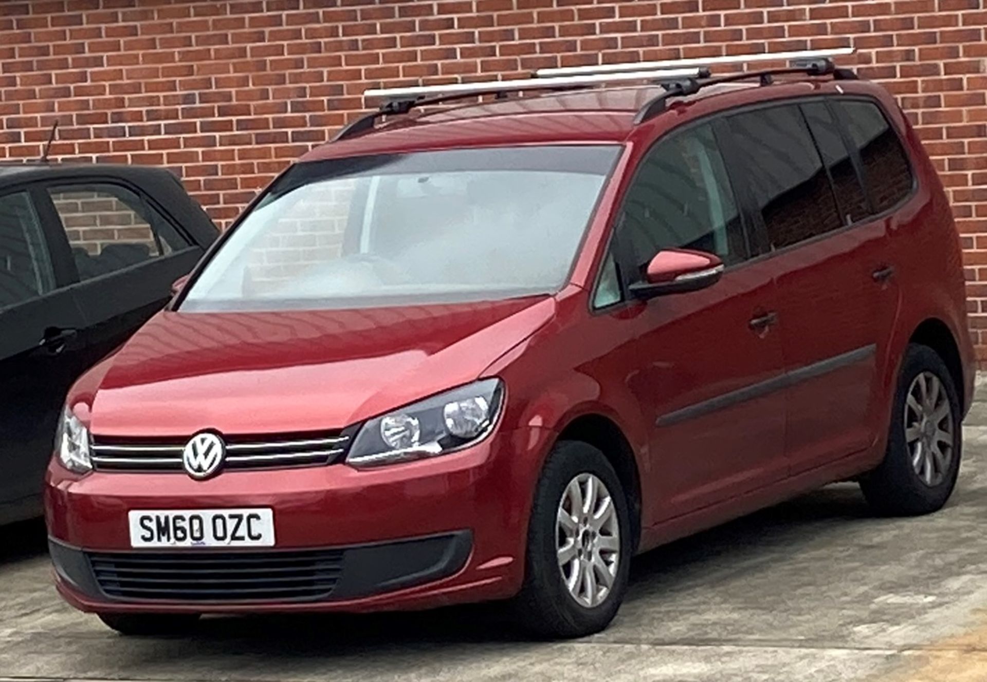 VOLKSWAGEN TOURAN 1.6 S TDi 106 MPV (7 SEATER) - Diesel - Red. - Image 2 of 25