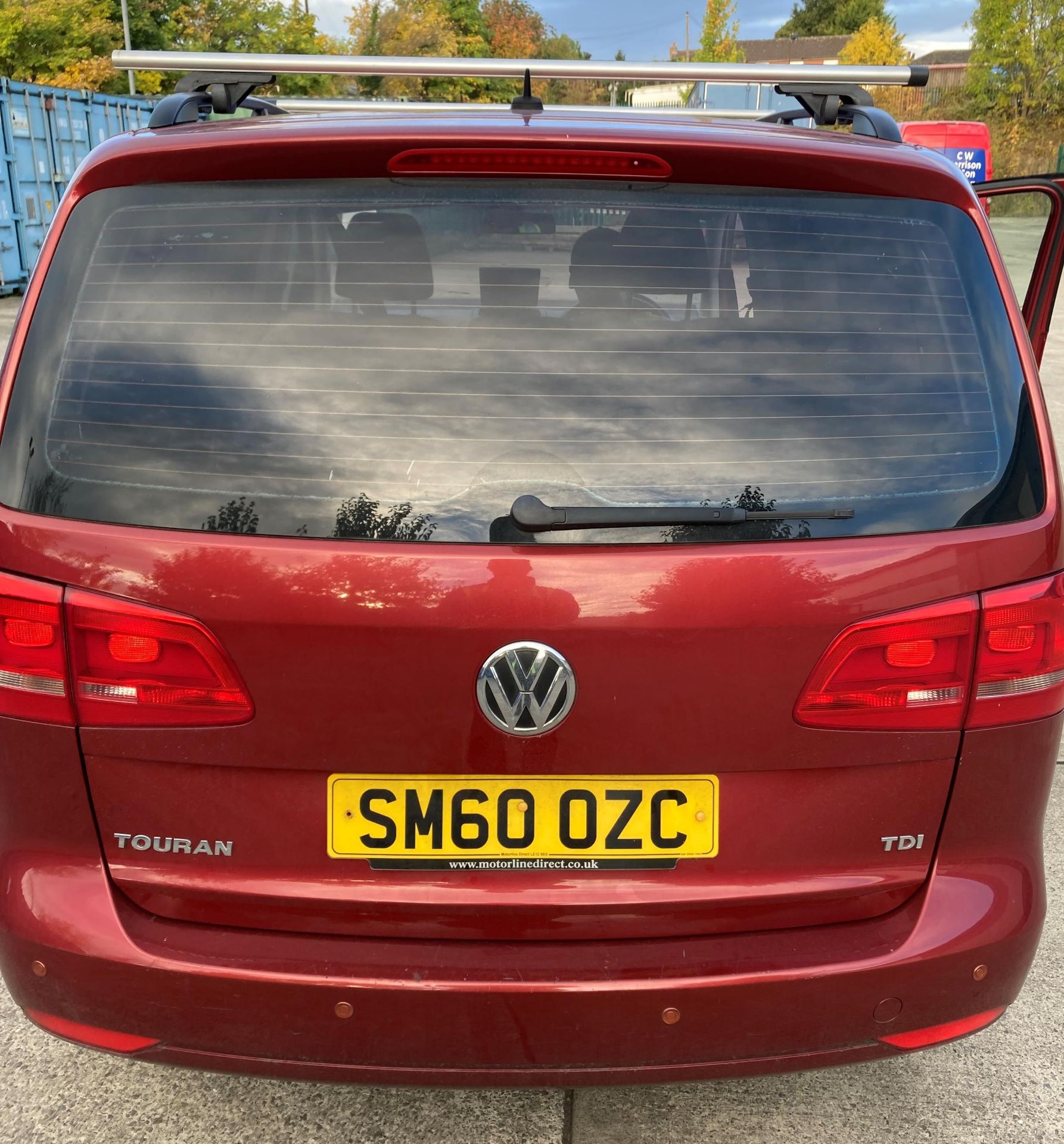 VOLKSWAGEN TOURAN 1.6 S TDi 106 MPV (7 SEATER) - Diesel - Red. - Image 13 of 25