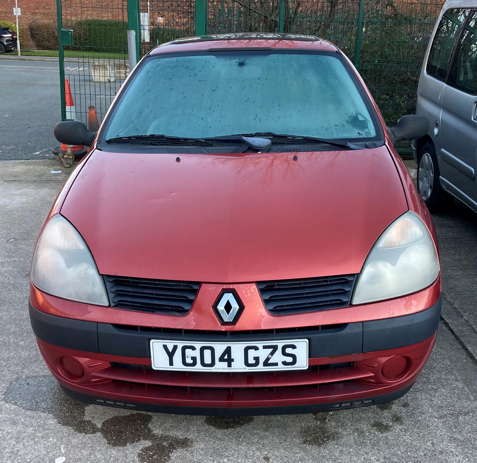 RENAULT CLIO EXPRESSION 16V (1149cc) THREE DOOR HATCHBACK - Petrol - Red. - Image 2 of 15