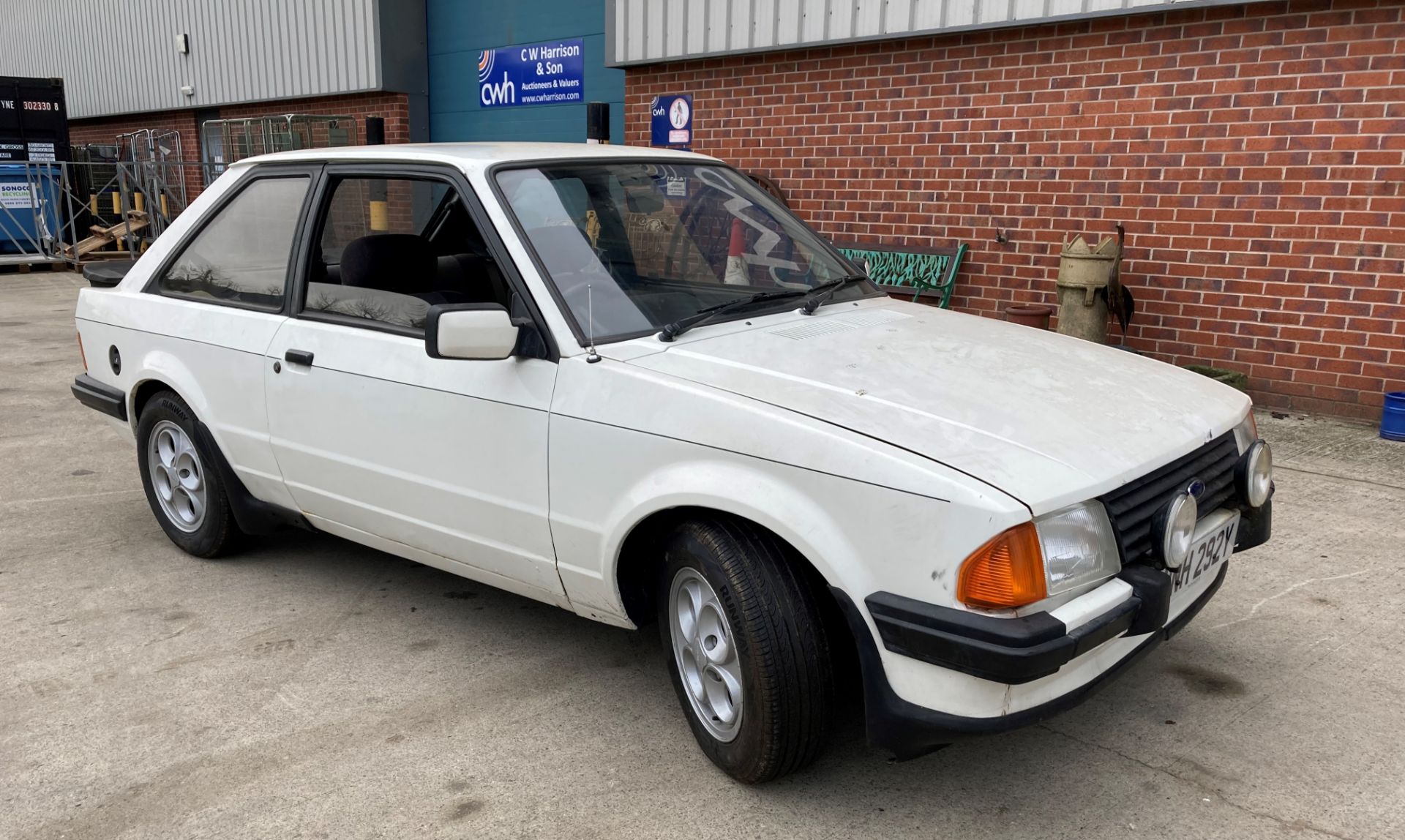 FORD ESCORT 1.6 XR3i THREE DOOR HATCHBACK - Petrol - White. - Image 3 of 23