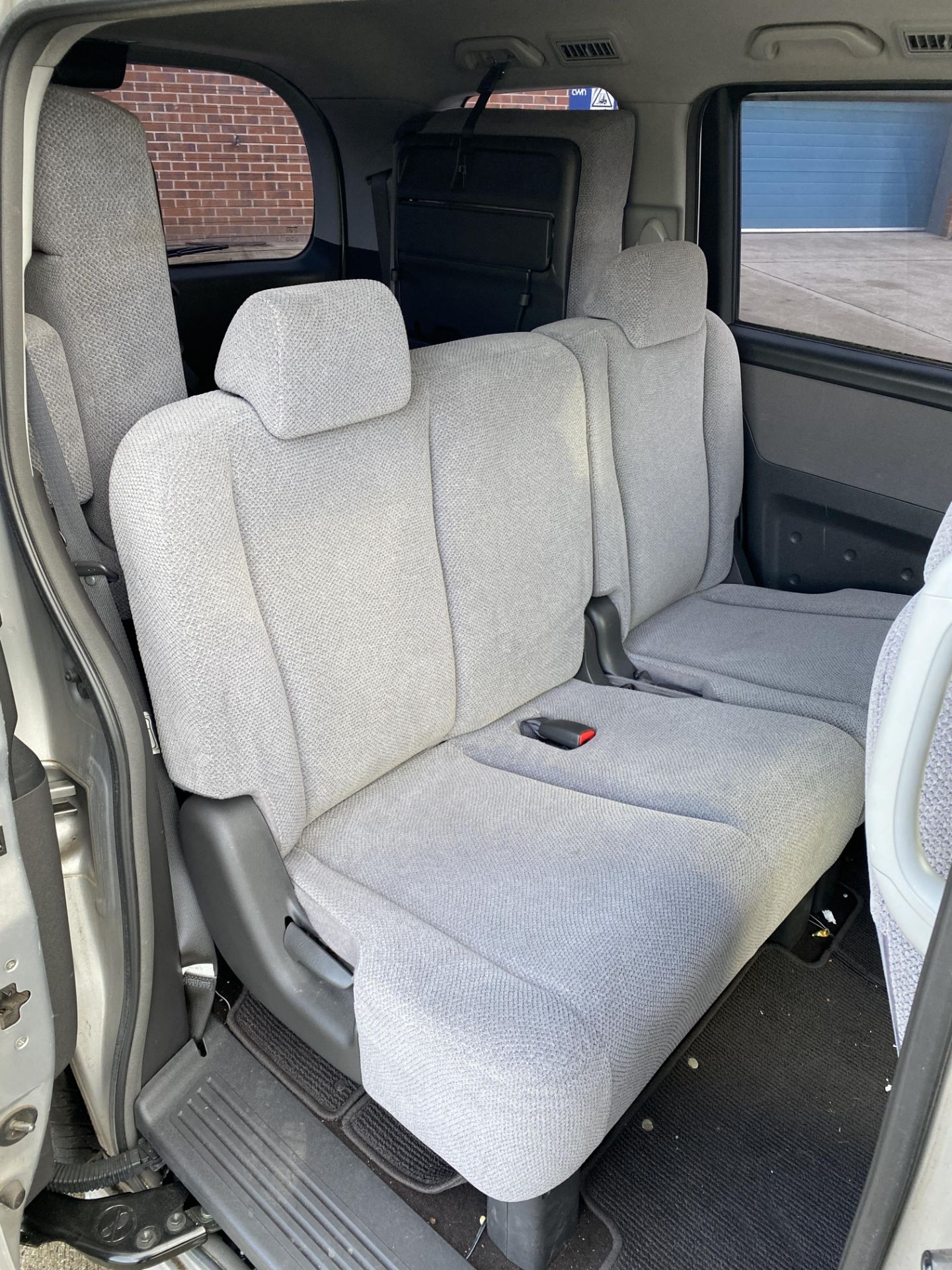 HONDA STEPWAGON 2.0 AUTOMATIC 8 SEATER MPV - Petrol - Silver - Grey cloth interior - IMPORT VEHICLE. - Image 17 of 26