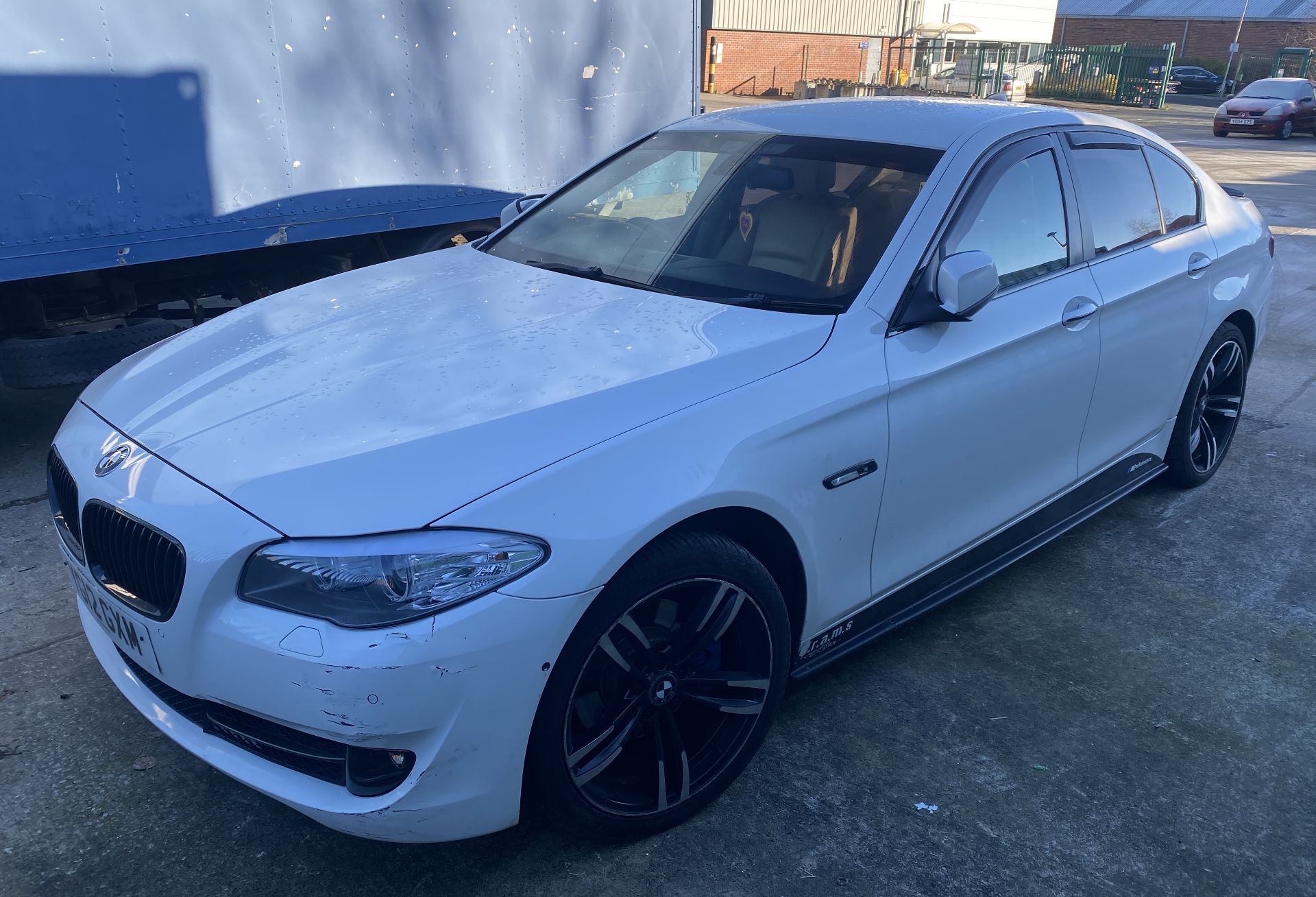 BMW 520D EFFICIENTDYNAMICS FOUR DOOR SALOON - Diesel - White. - Image 16 of 32