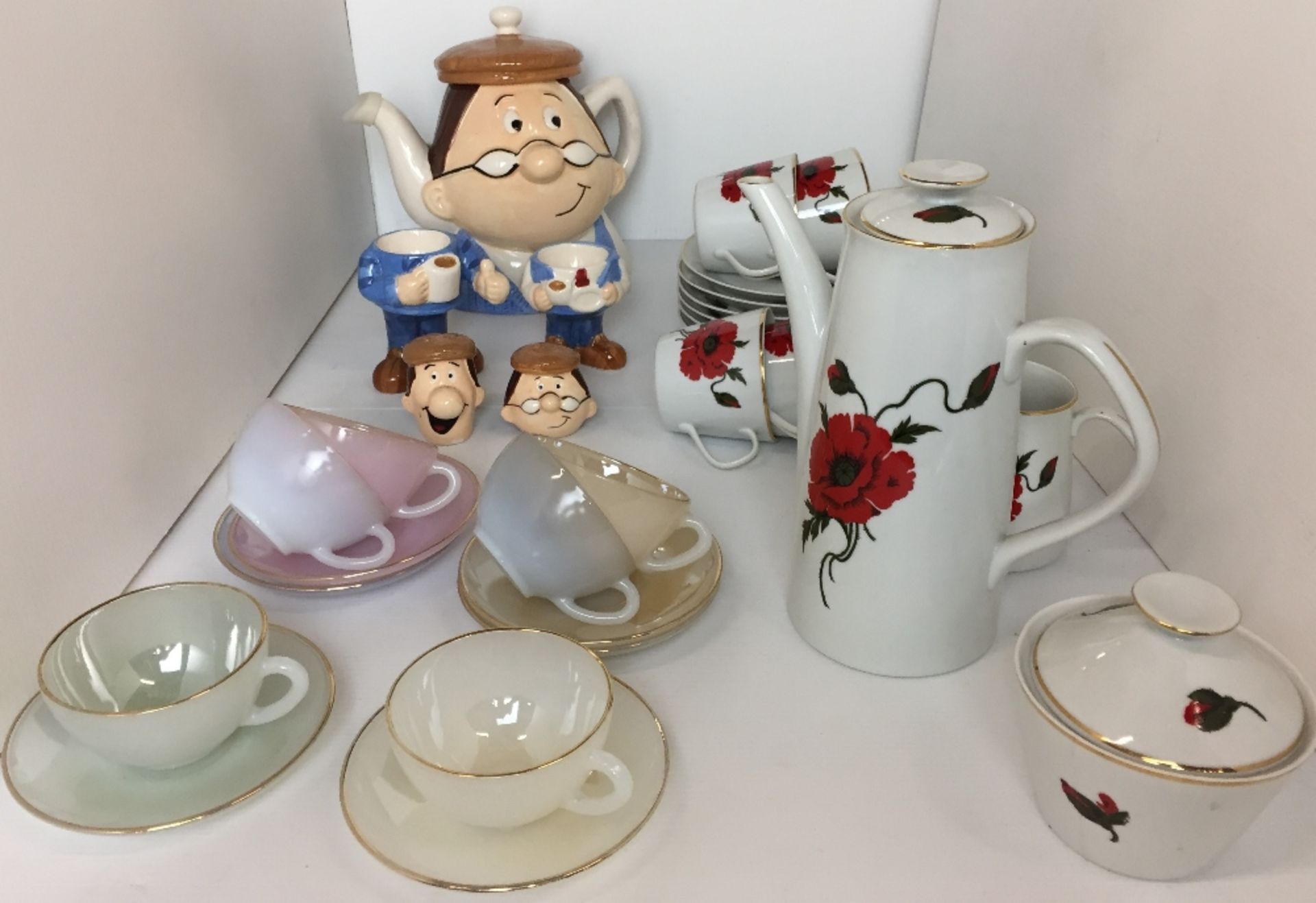 Twenty six items including five pieces of Tetley Tea Man - teapot, two egg cups, salt and pepper,