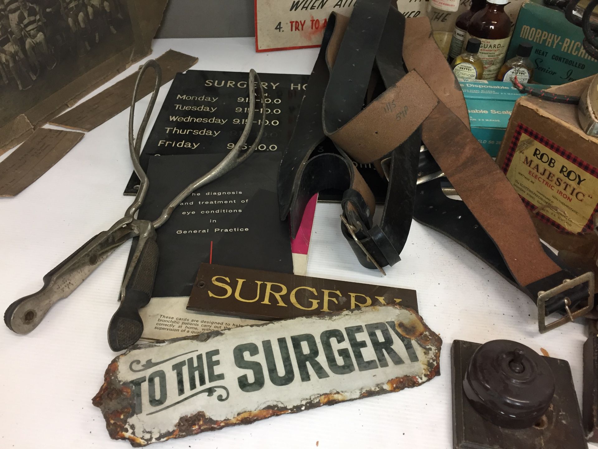 Contents to blue plastic box - twenty plus items including vintage Doctors surgery items - notices, - Image 5 of 5