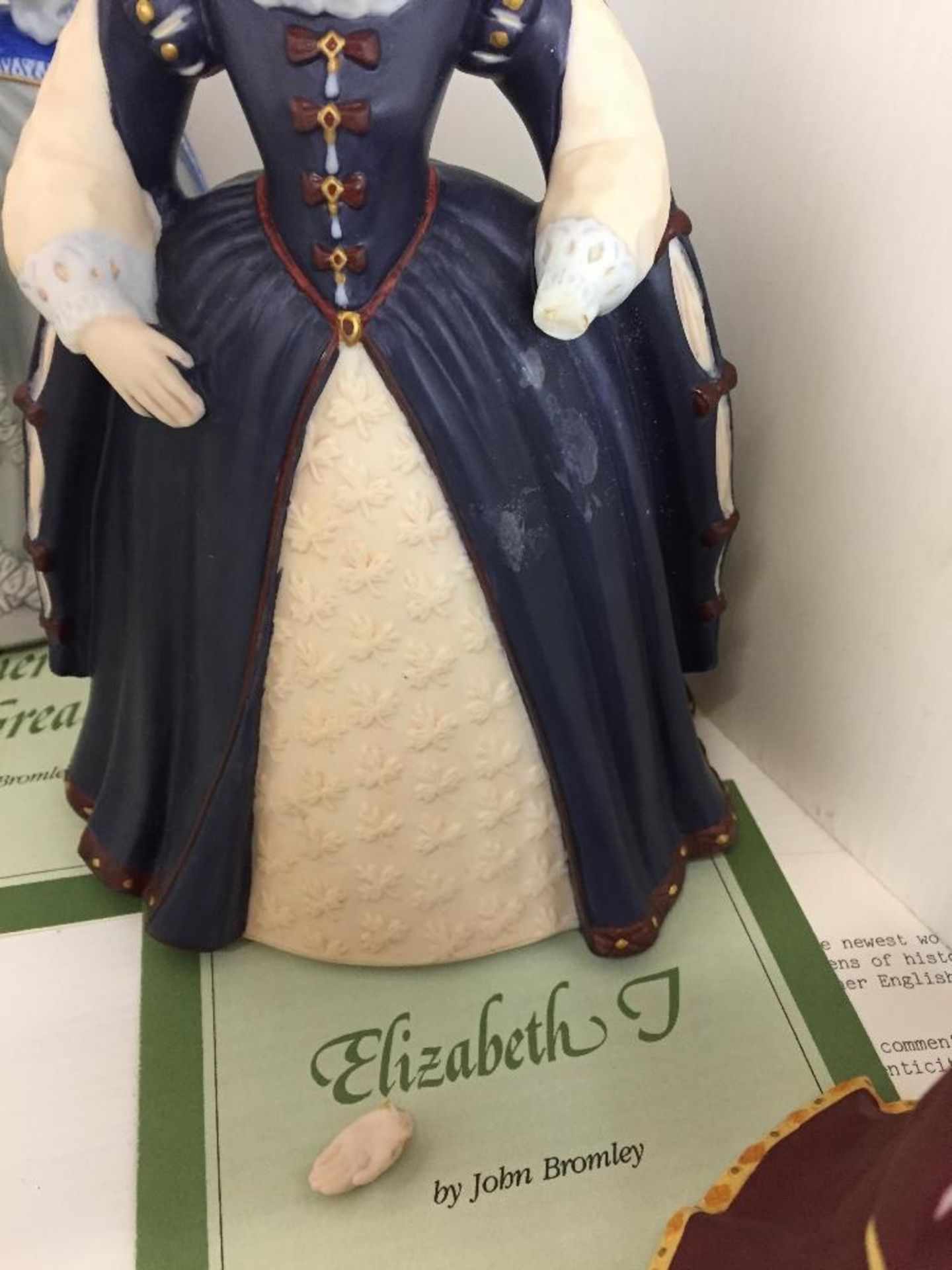 Four Franklin Porcelain historic figurines 20 and 21cm high - Elizabeth 1st (left hand detached) - Image 2 of 3