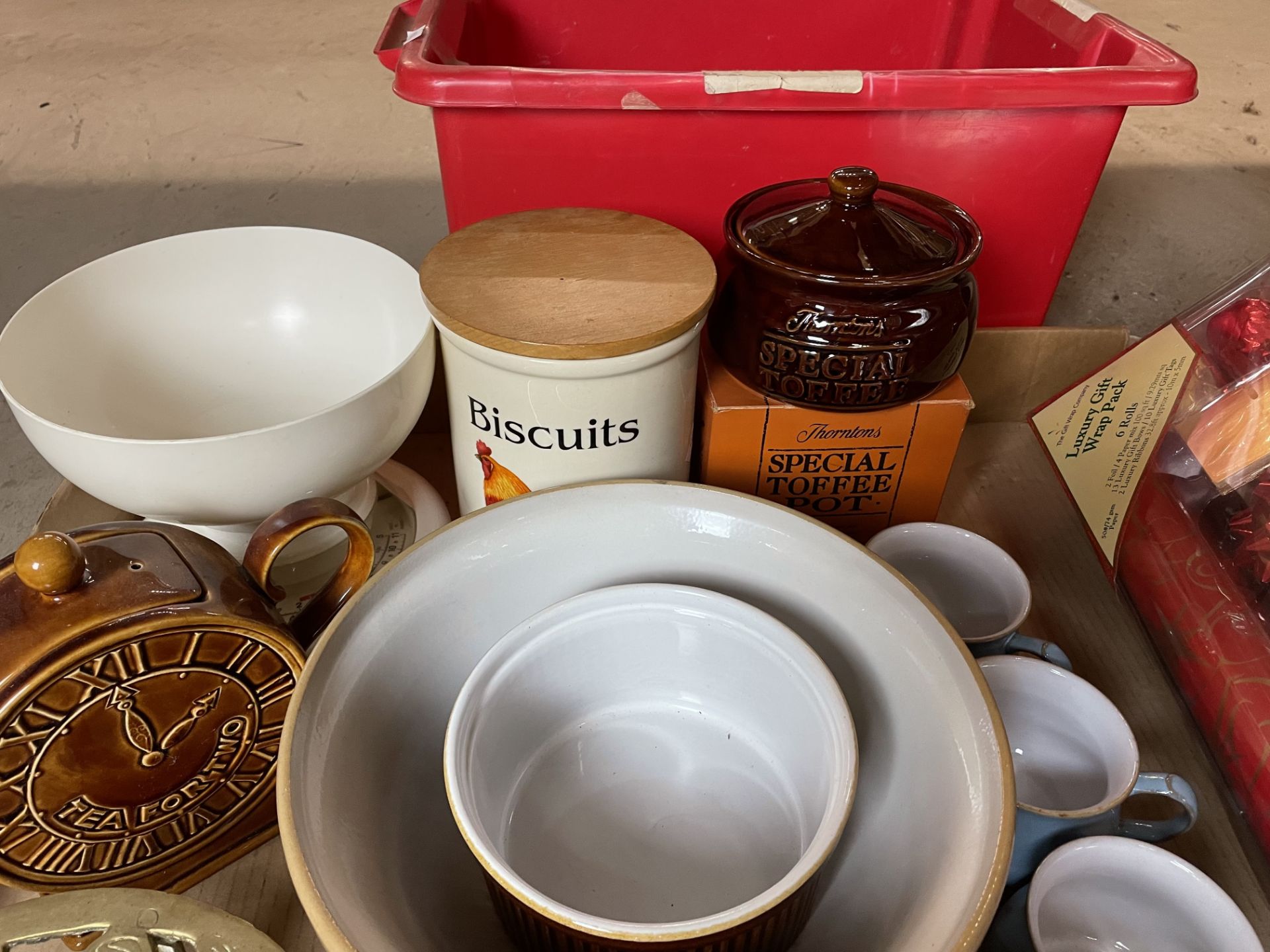 Red plastic box and contents to tray - Minton Marlow oval plate 21 x 14cm, - Image 4 of 5