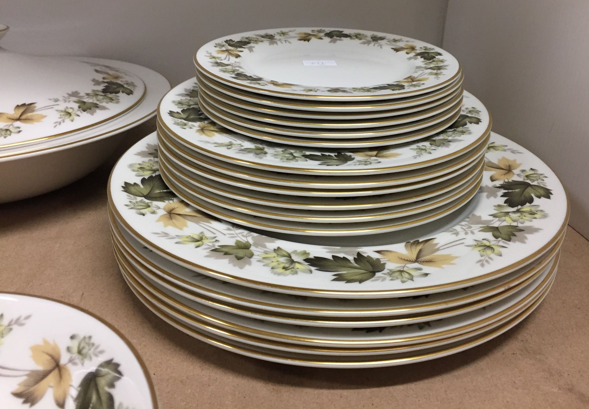 Forty-one pieces of Royal Doulton Larchmont green leaf-patterned fine china dinner service - Image 3 of 4