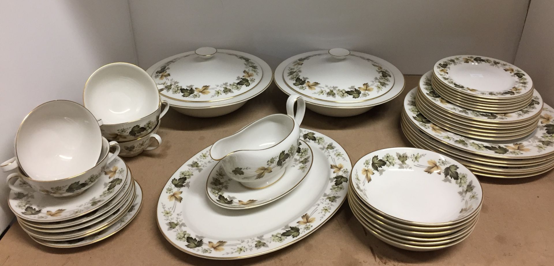 Forty-one pieces of Royal Doulton Larchmont green leaf-patterned fine china dinner service