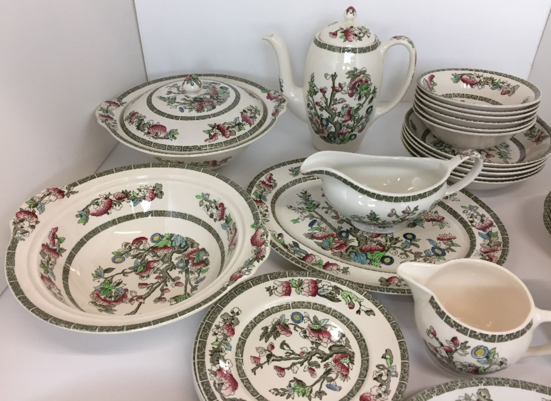Thirty eight pieces of Johnson Bros Ironstone Indian Tree pattern dinner/tea service including four - Image 3 of 4