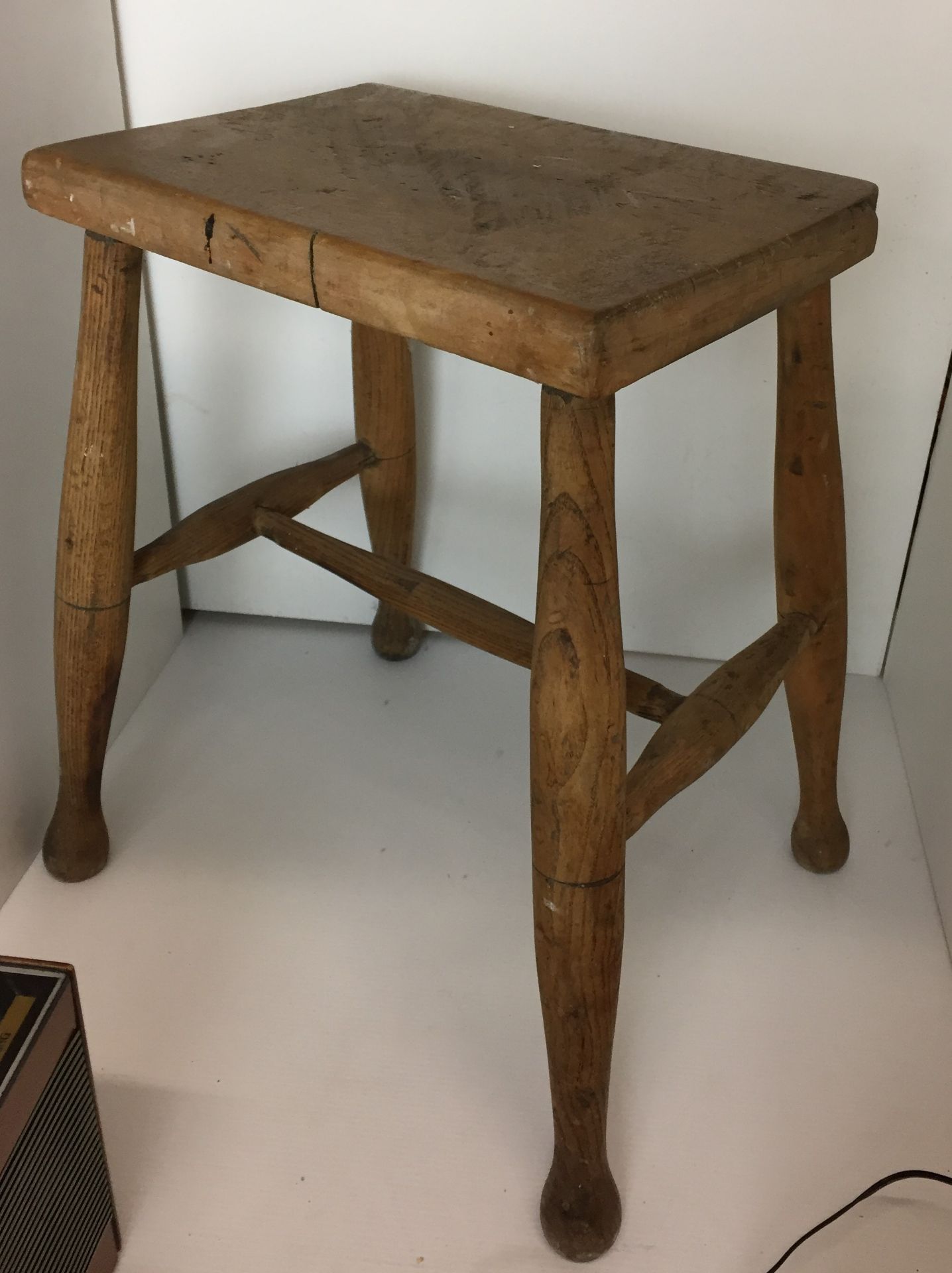Four items wooden stool 30 x 22 x 40cm high, Majority GIR-DAB-OAK-2 DAB radio, - Image 2 of 5