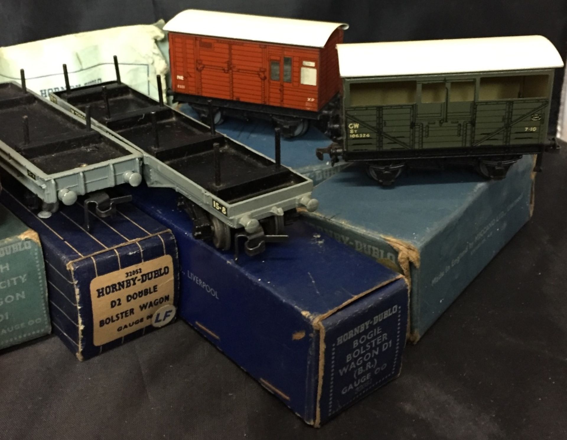 Eight Meccano Hornby-Dublo '00' gauge good wagons/rolling stock all boxed - D1 cattle truck (DR371), - Image 3 of 3
