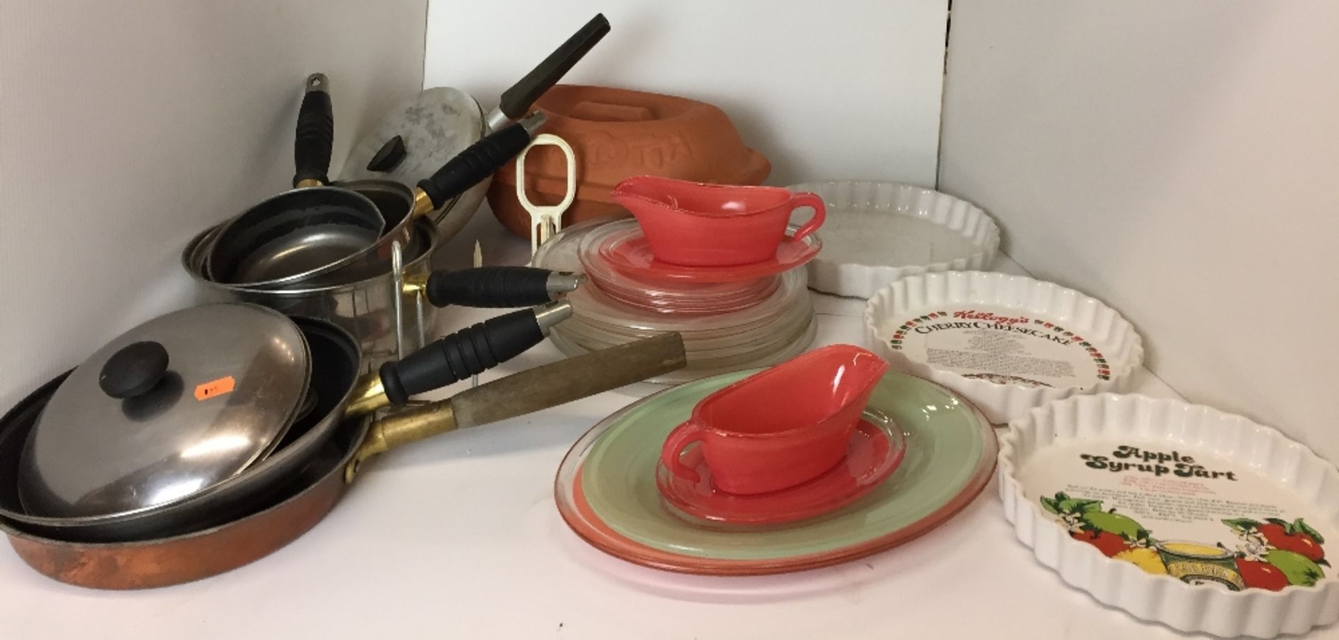 Twenty plus items including thirteen glass oven to tableware plates and gravy boats,