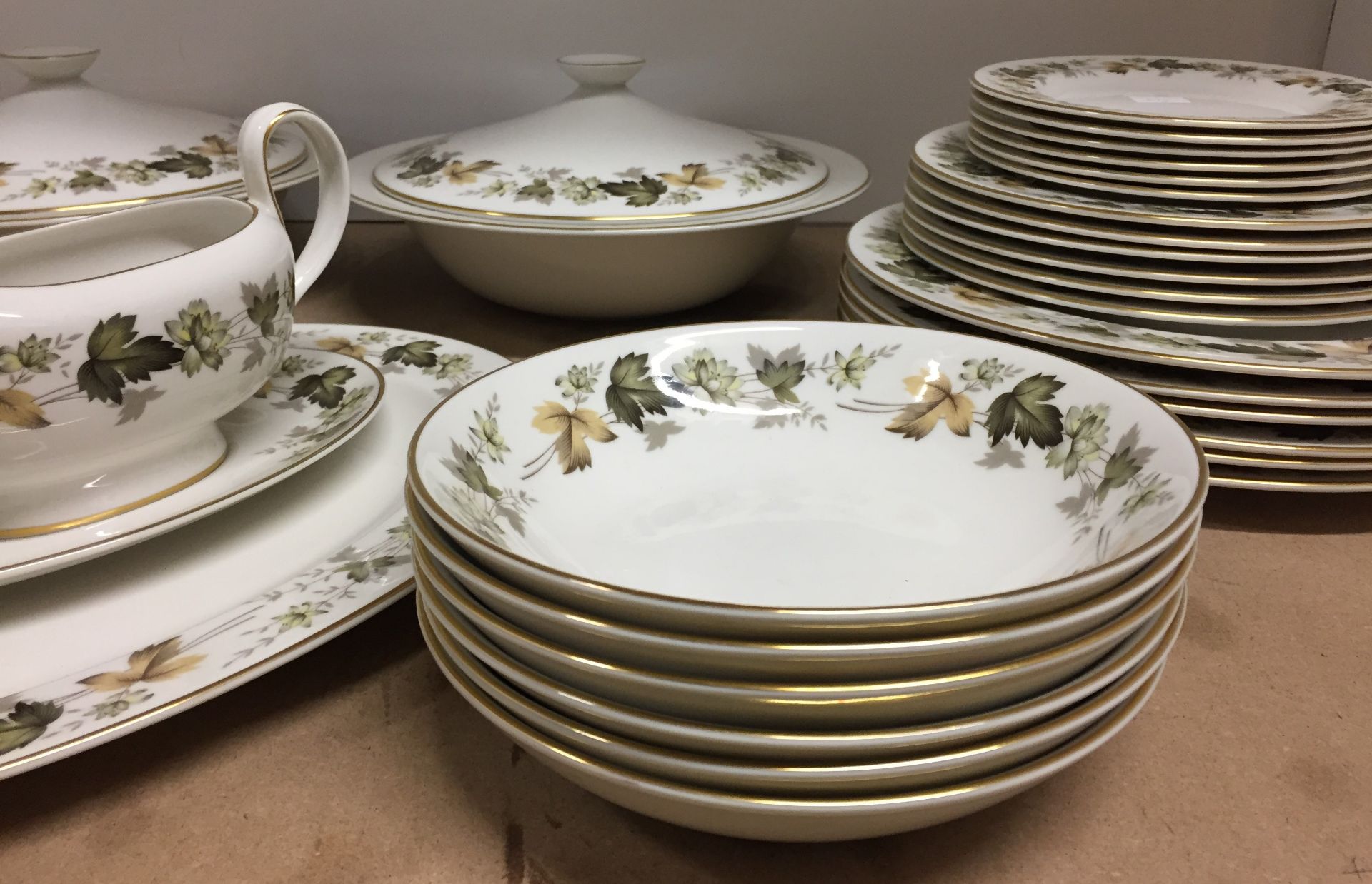 Forty-one pieces of Royal Doulton Larchmont green leaf-patterned fine china dinner service - Image 4 of 4