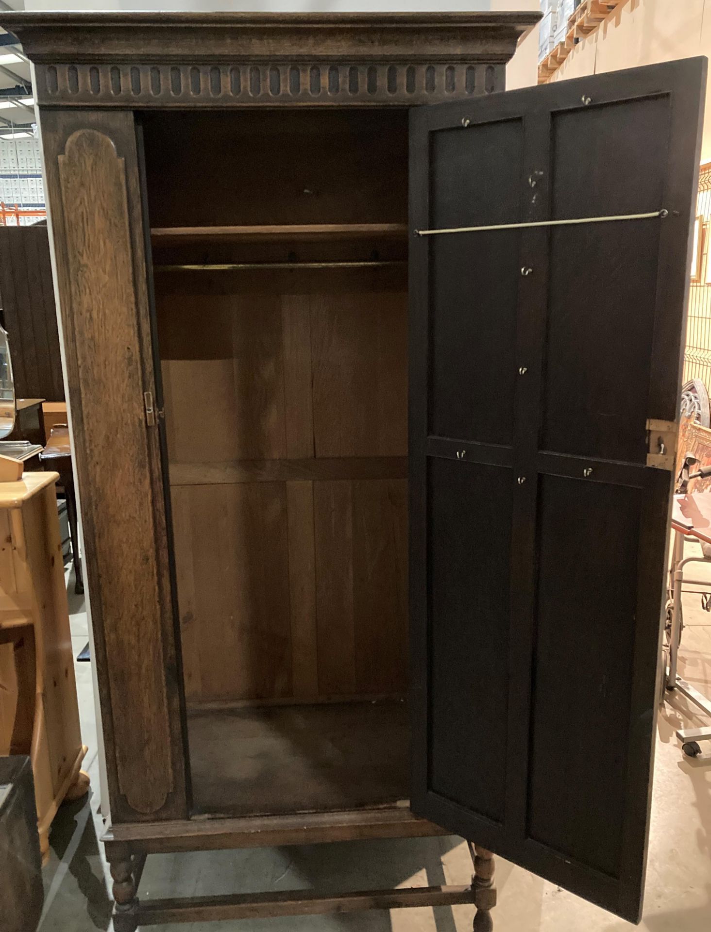 Oak single door wardrobe, - Image 2 of 2