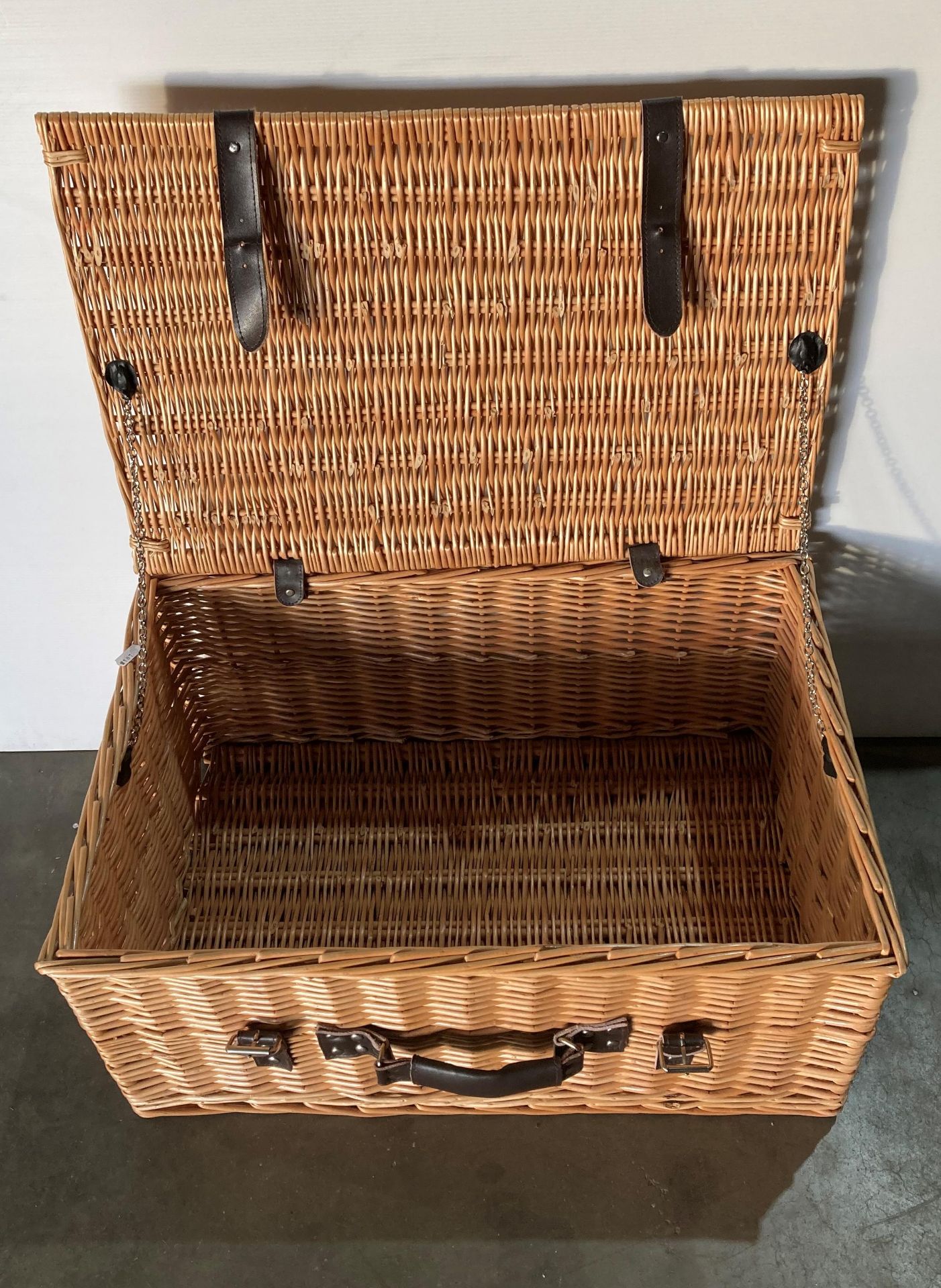 Wicker picnic basket, - Image 2 of 2
