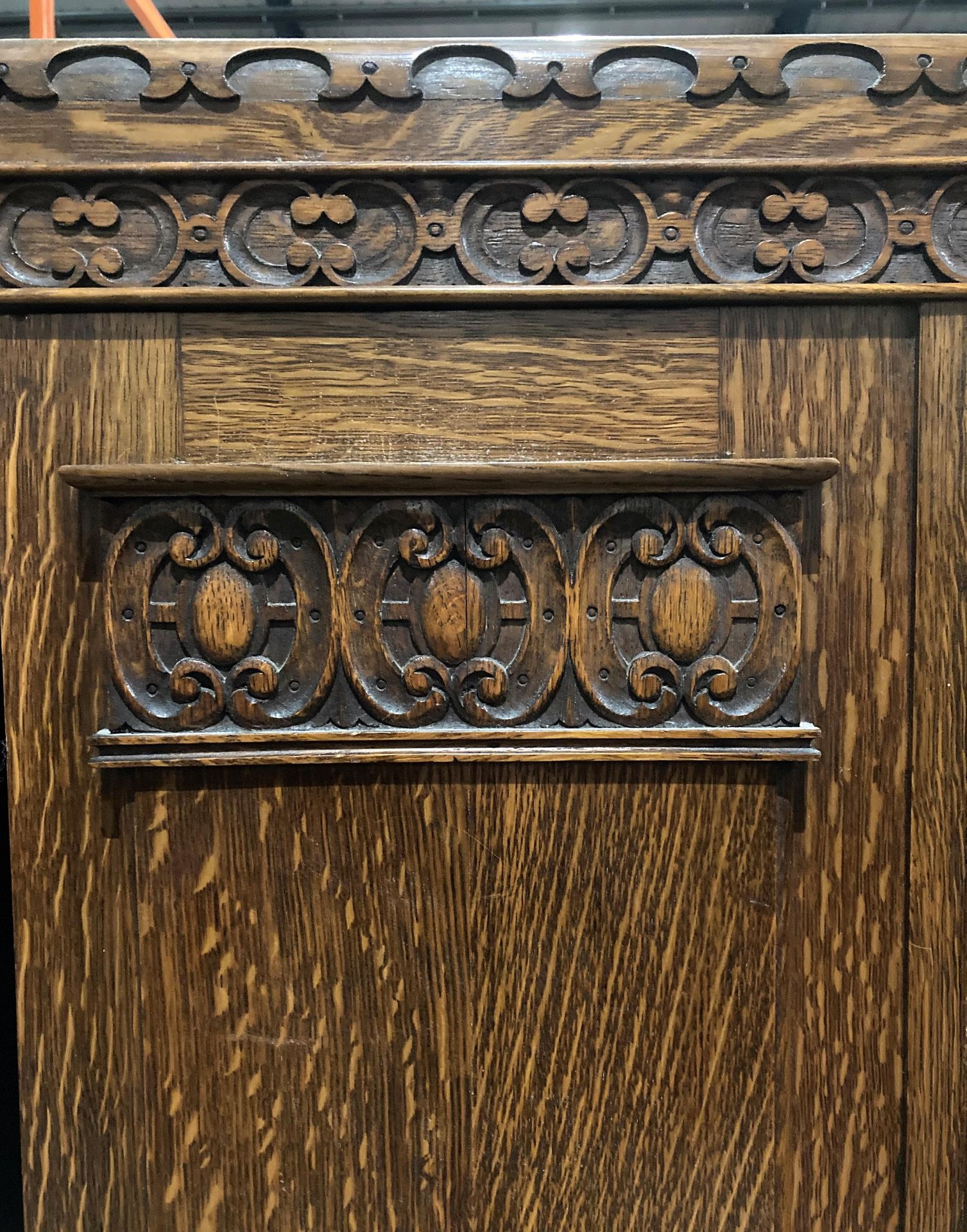 An oak centre mirror door wardrobe with under drawer, - Image 3 of 3