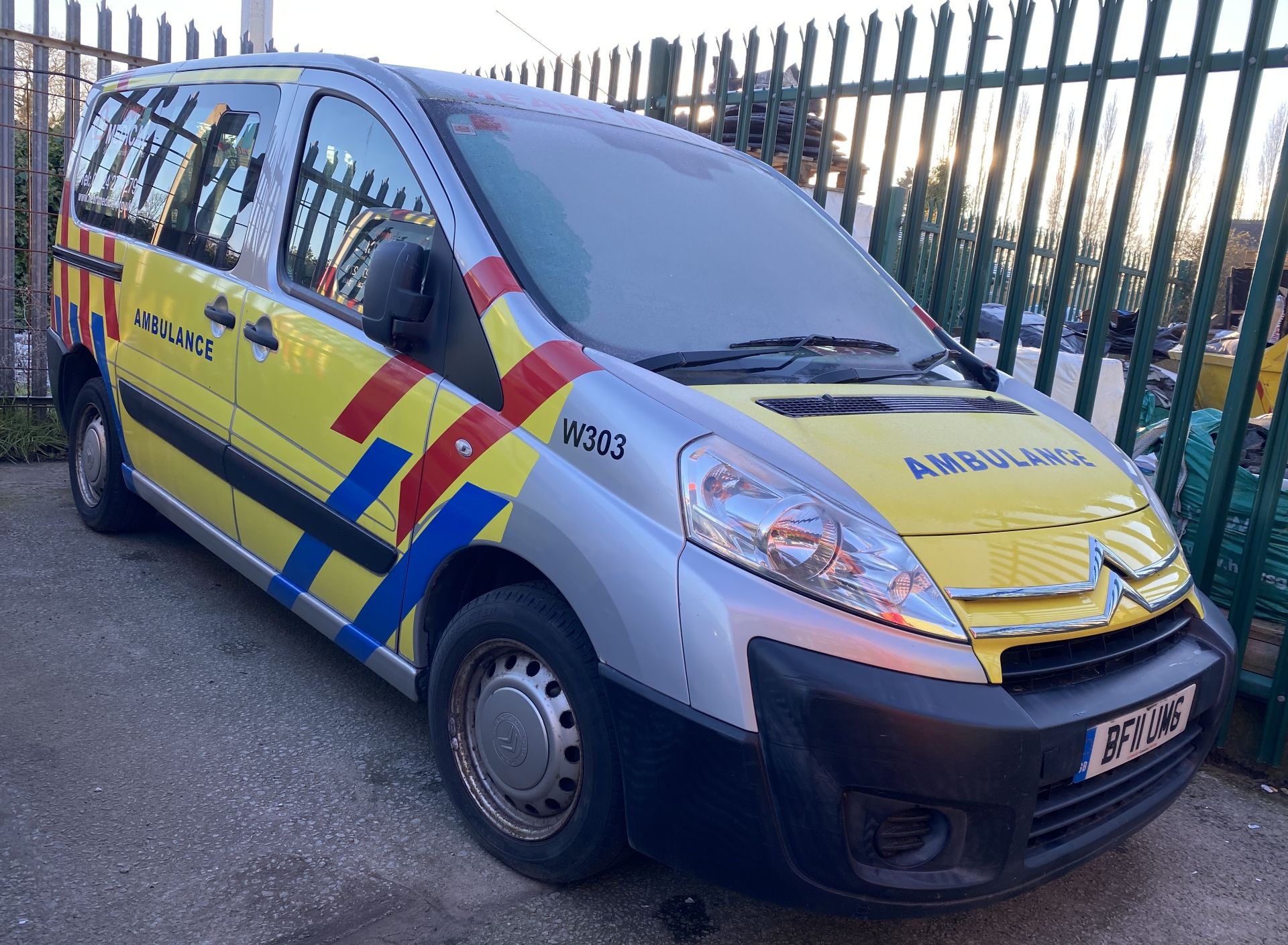 CITROEN DISPATCH COMBI L1H1 HDI MPV LIVERIED UP AS AN AMBULANCE - Diesel - Silver. - Image 2 of 12