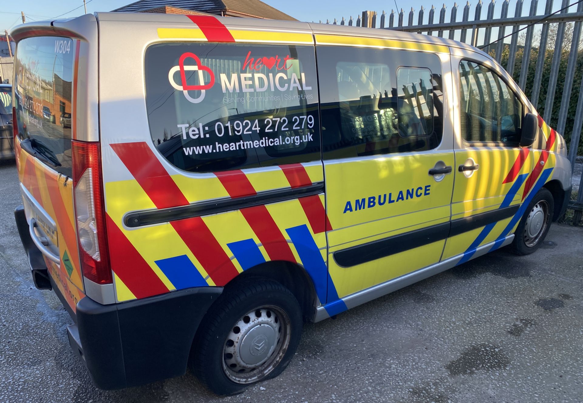 CITROEN DISPATCH COMBI L1H1 HDI MPV LIVERIED UP AS AN AMBULANCE - Diesel - Silver. - Image 2 of 13