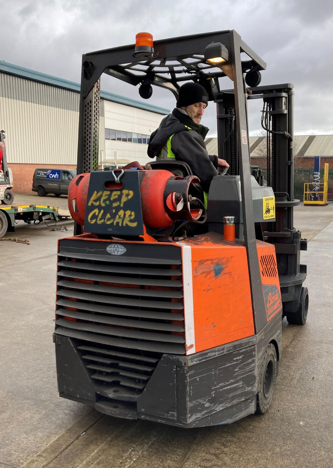 AN AISLE MASTER BENDI Gas fork lift truck - orange - with sideshift. Model: 205. - Image 8 of 9