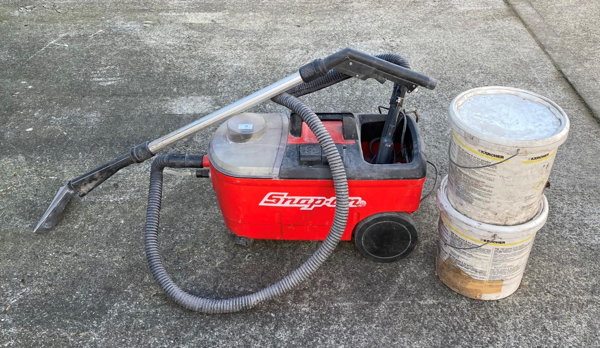 Snap-on/KARCHER Fuzzi 100 wet & dry vacuum cleaner 240V and two part tubs of detergent (Saleroom