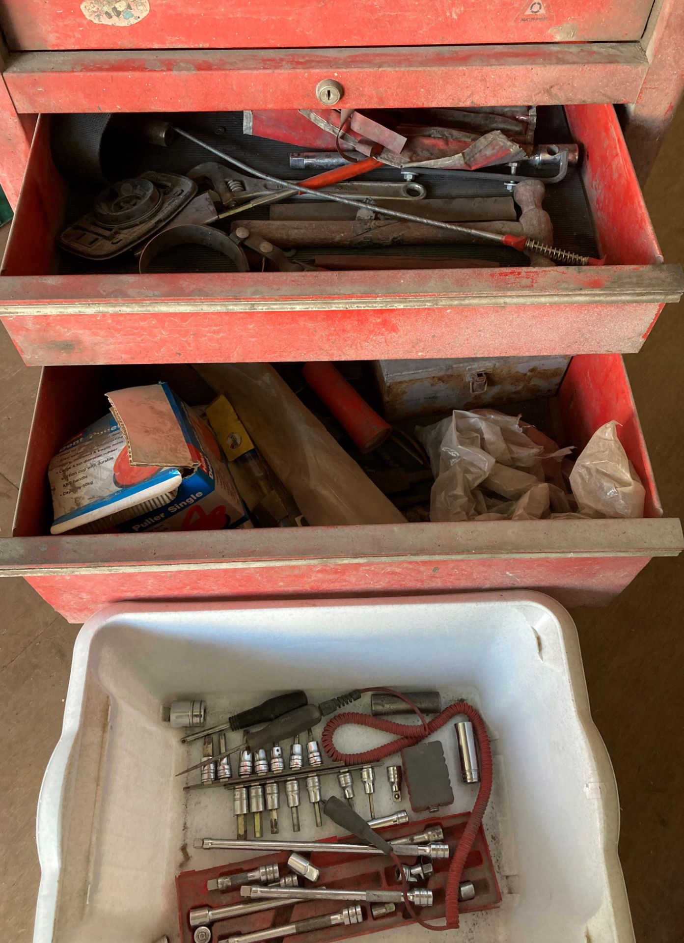 Snap-on two section mobile tool cabinet, top section is a lift top 3 drawer, bottom section, - Image 2 of 6