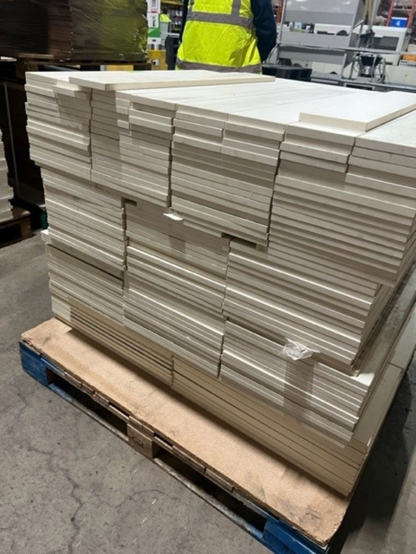 11,000+ kitchen doors/drawer fronts in oak, white, grey, walnut, chestnut, cream white gloss, - Image 31 of 40