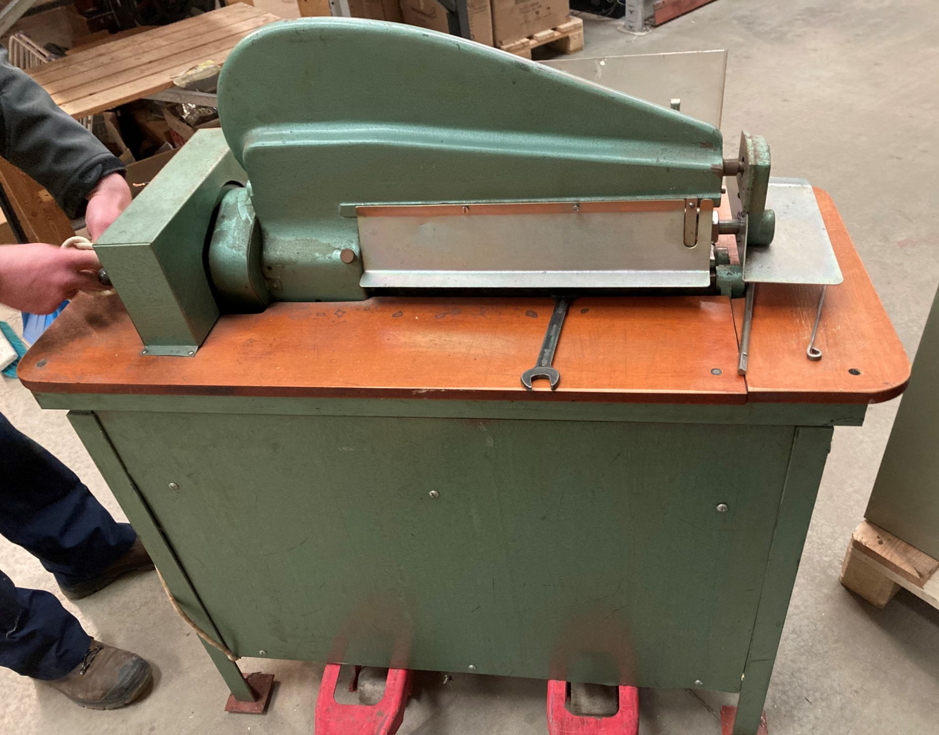 Merkle cutting machine 240v (cutting bed size 17") (machine size 107 x 118cm high) (saleroom - Image 11 of 15