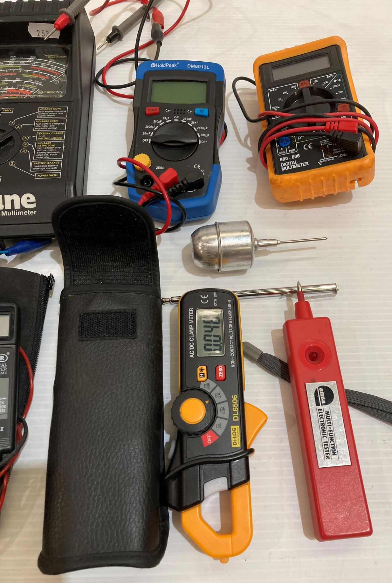 Six assorted electrical testers including AC/DC clamp meter DL6506, 600. - Image 3 of 3