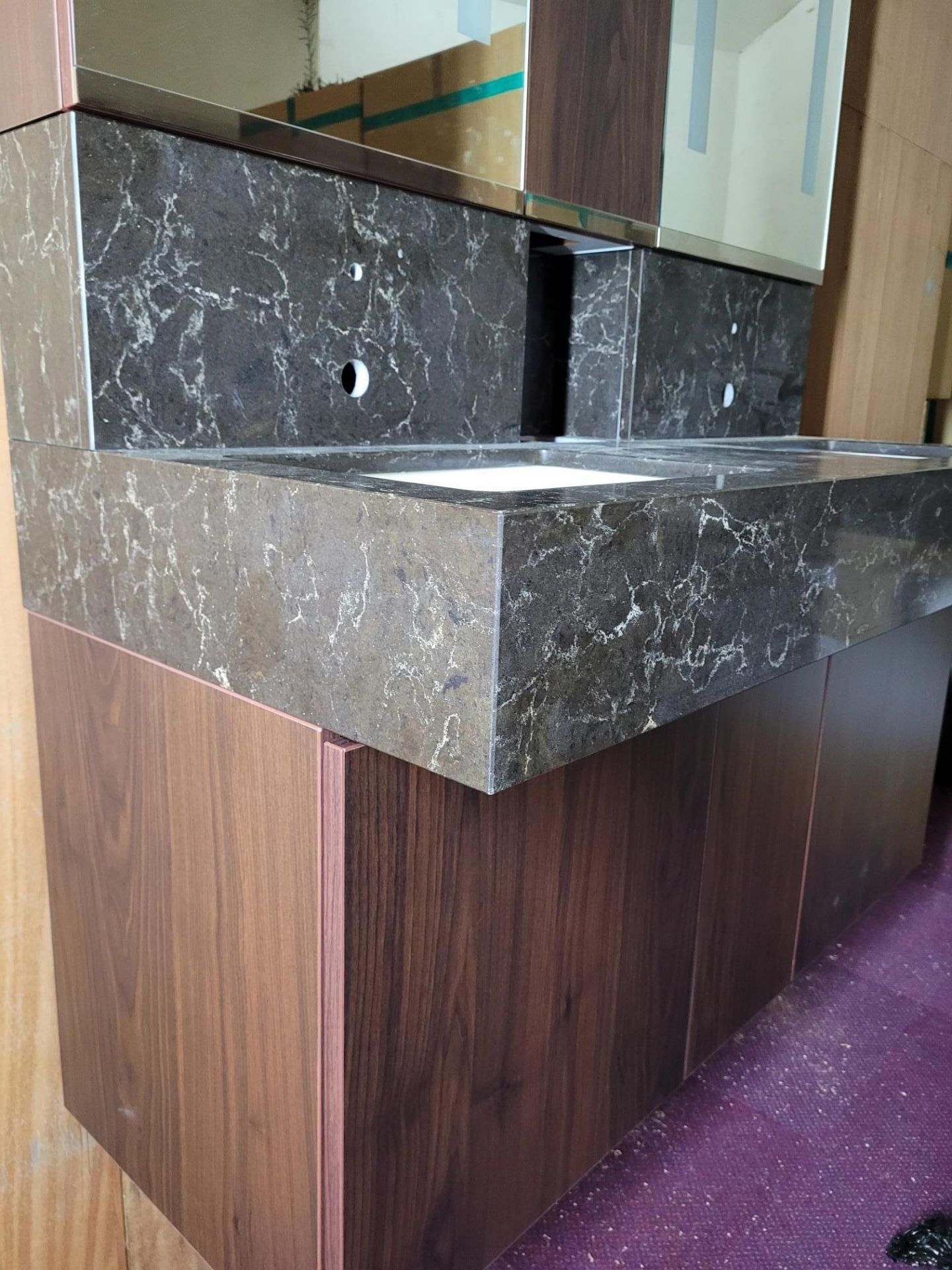 Bespoke twin basin black variegated granite bathroom sink unit, with mirrored cabinets, - Image 9 of 11