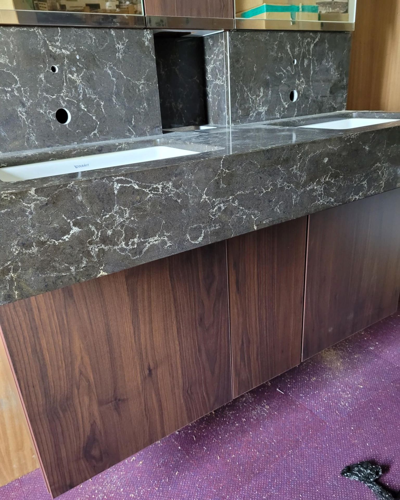 Bespoke twin basin black variegated granite bathroom sink unit, with mirrored cabinets, - Image 7 of 11